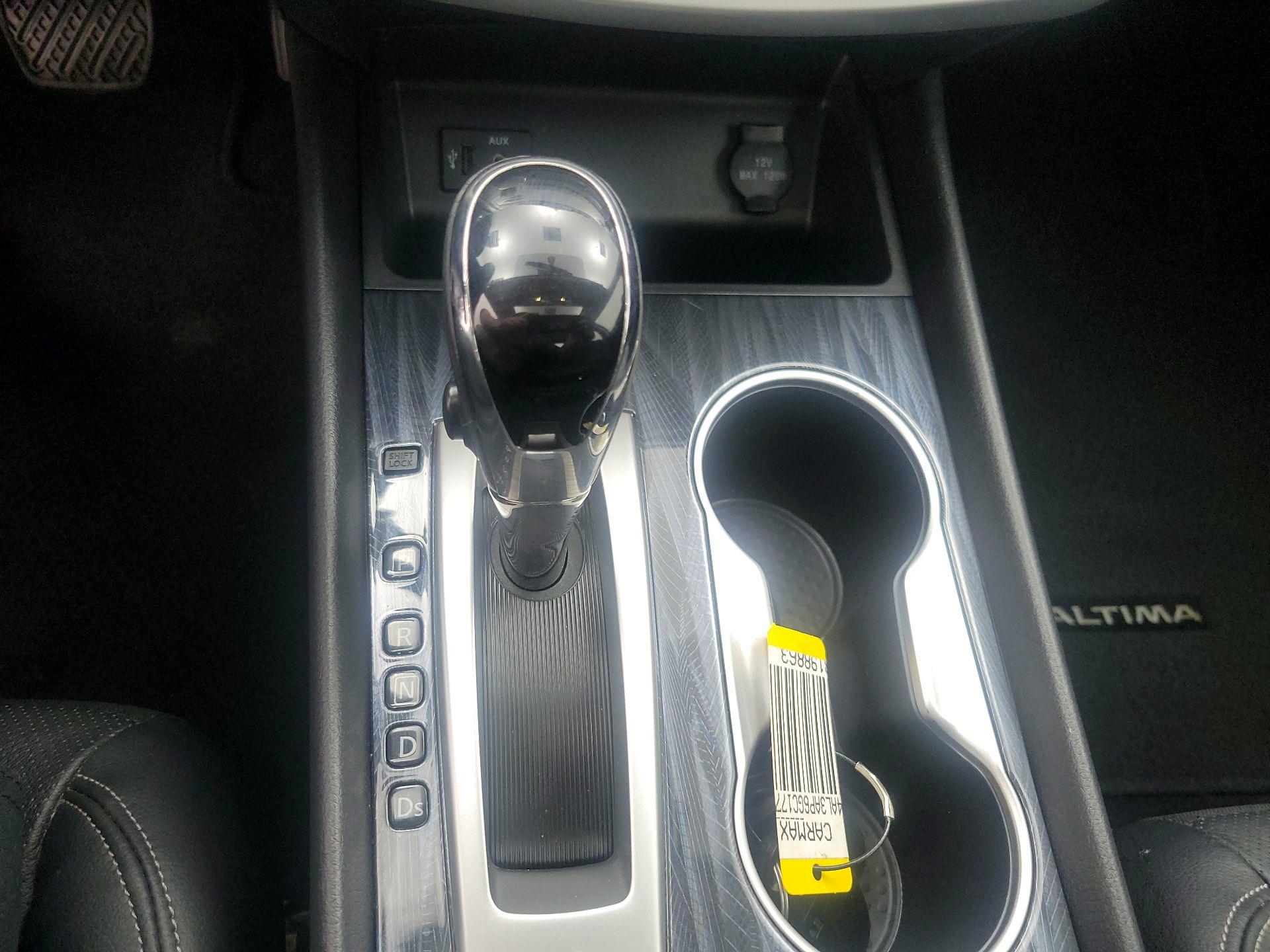 Thumbnail: 2016 Nissan Altima - 17