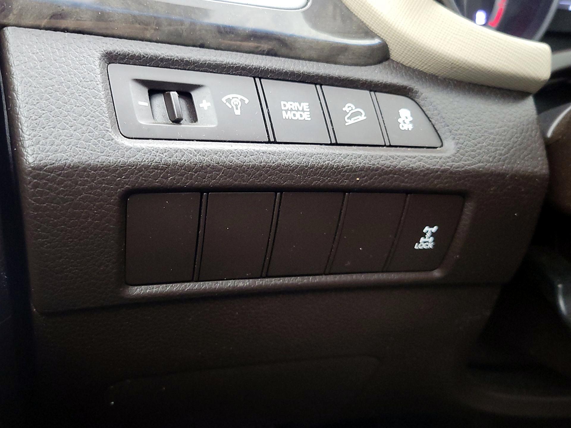 Thumbnail: 2018 Hyundai Santa Fe - 13