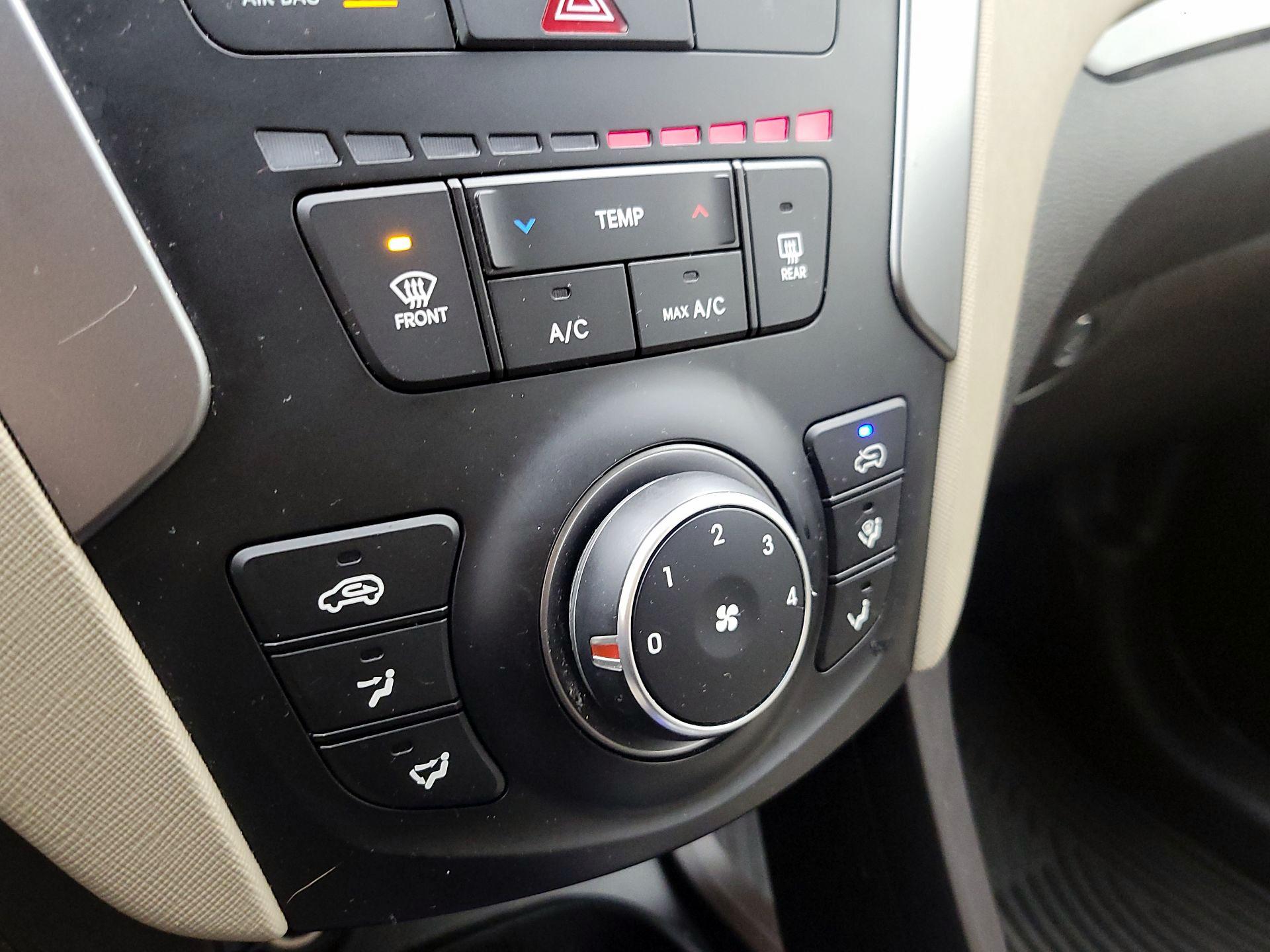 Thumbnail: 2018 Hyundai Santa Fe - 16