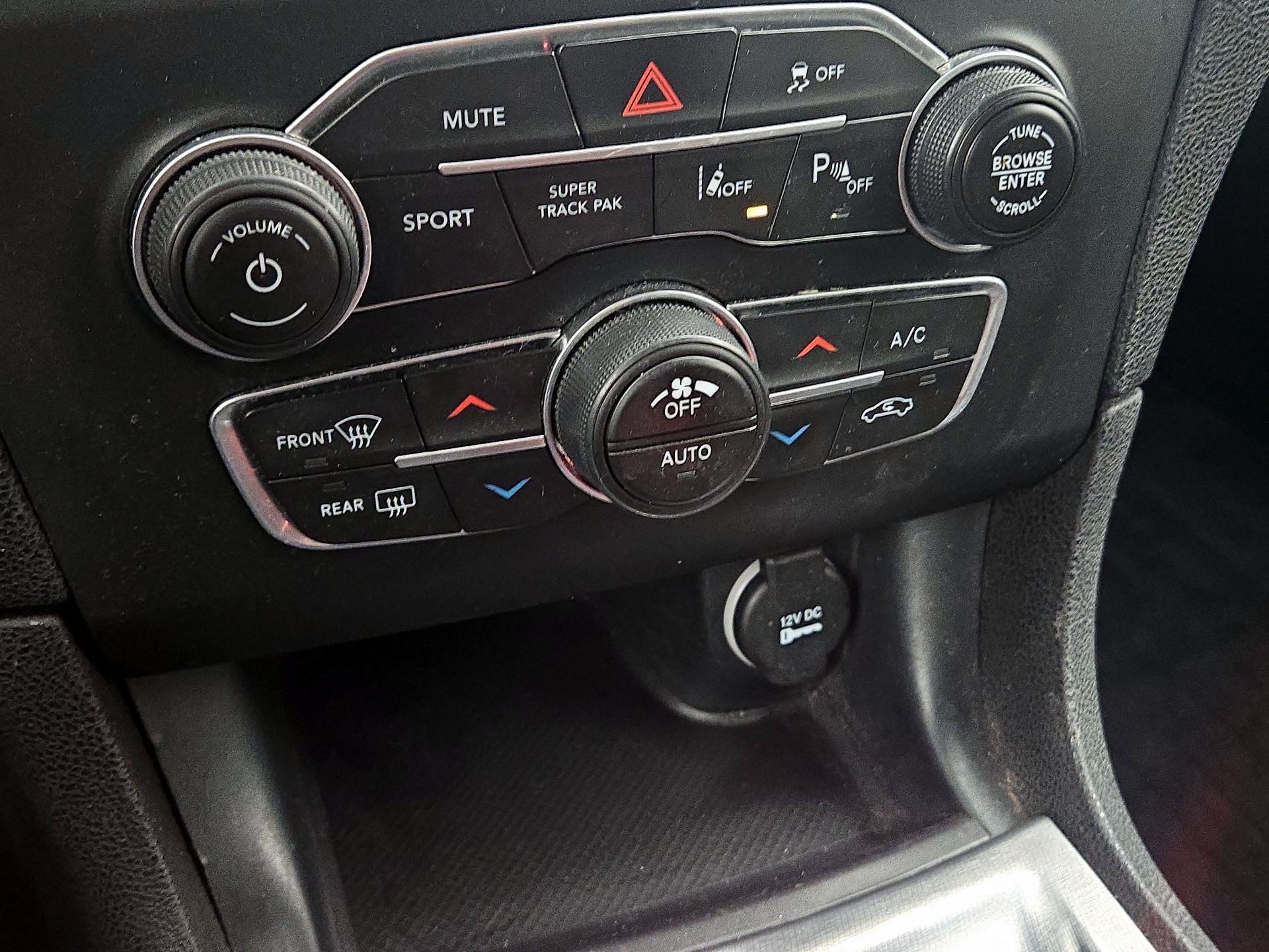 Thumbnail: 2018 Dodge Charger - 17