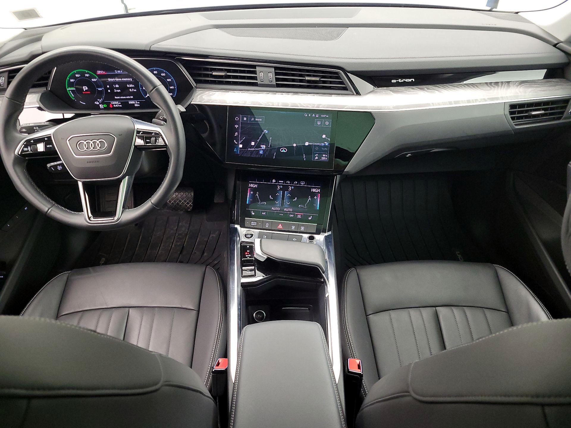 Thumbnail: 2022 Audi e-tron S - 9