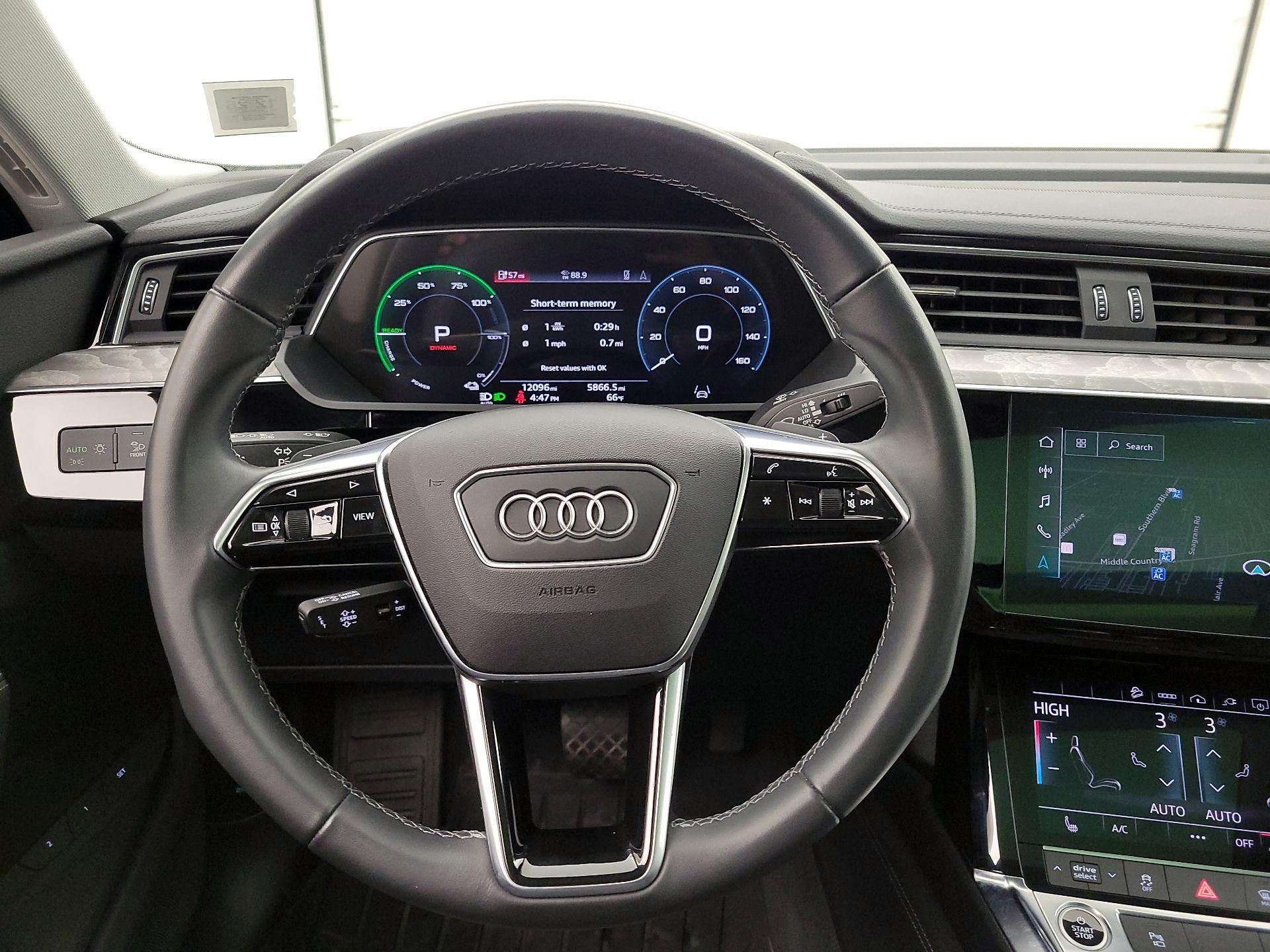 Thumbnail: 2022 Audi e-tron S - 10