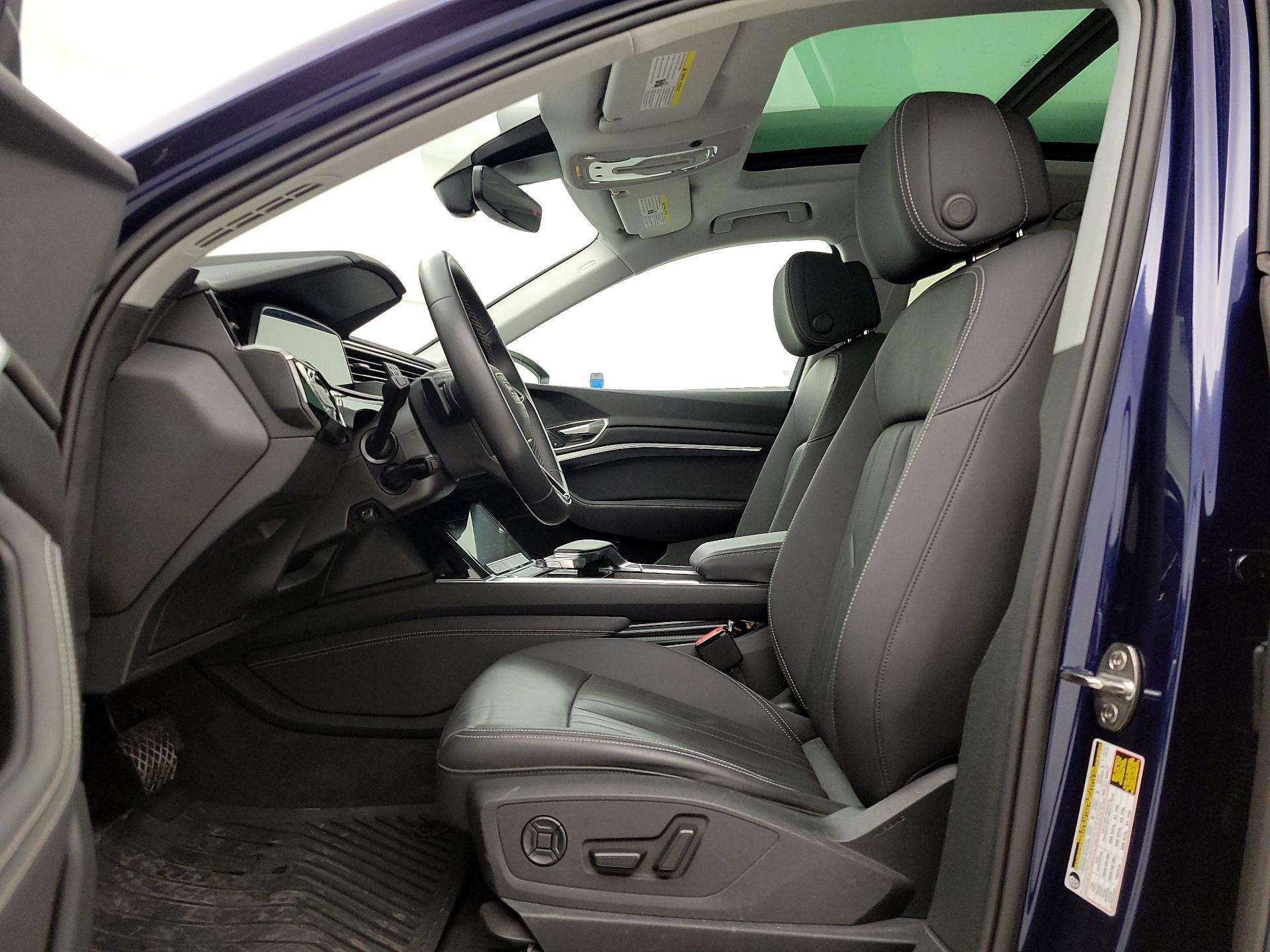 Thumbnail: 2022 Audi e-tron S - 11