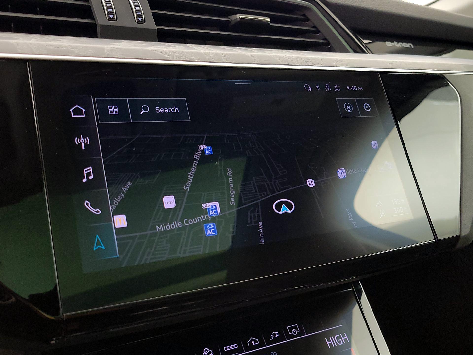 Thumbnail: 2022 Audi e-tron S - 14