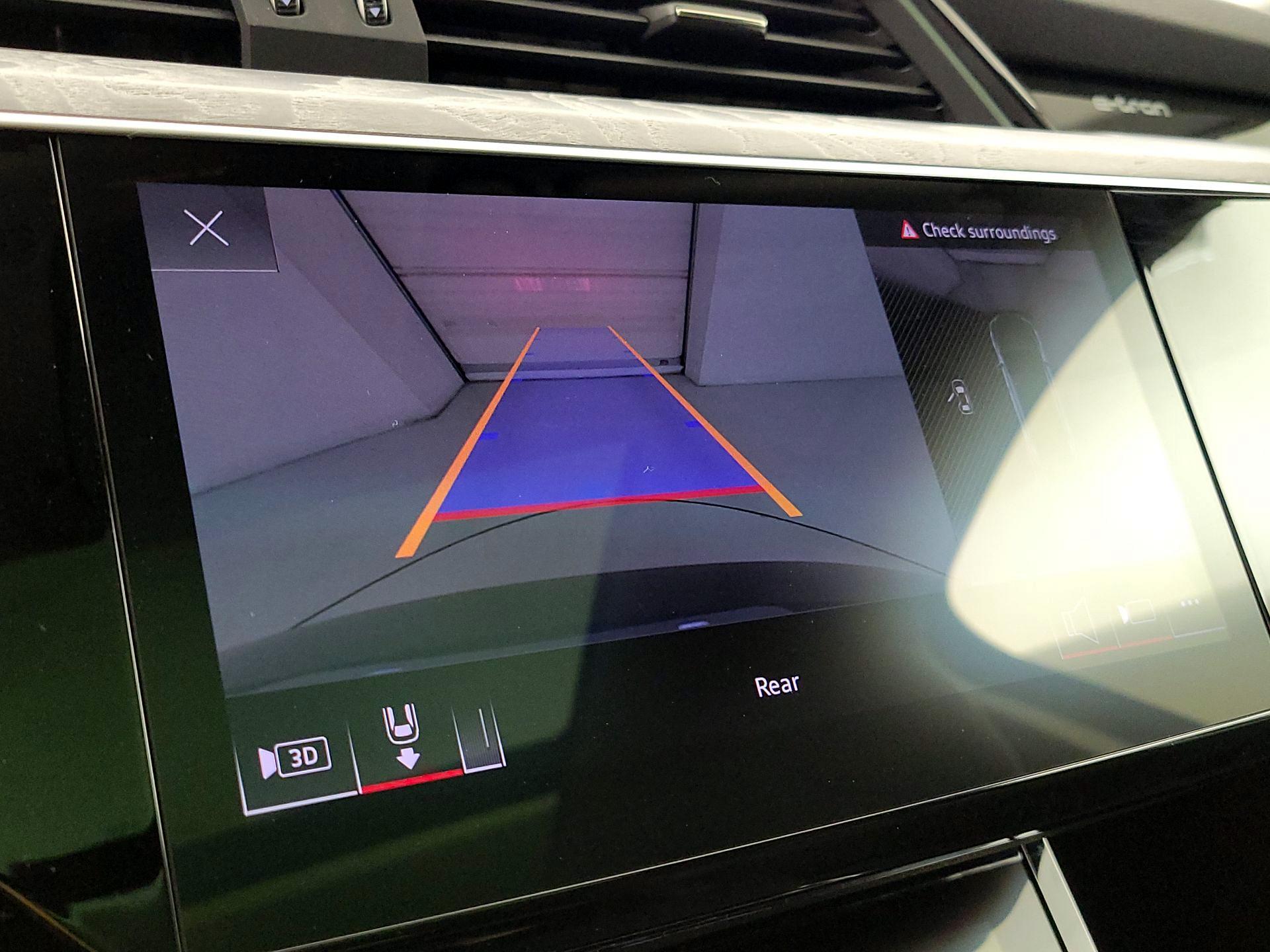 Thumbnail: 2022 Audi e-tron S - 15