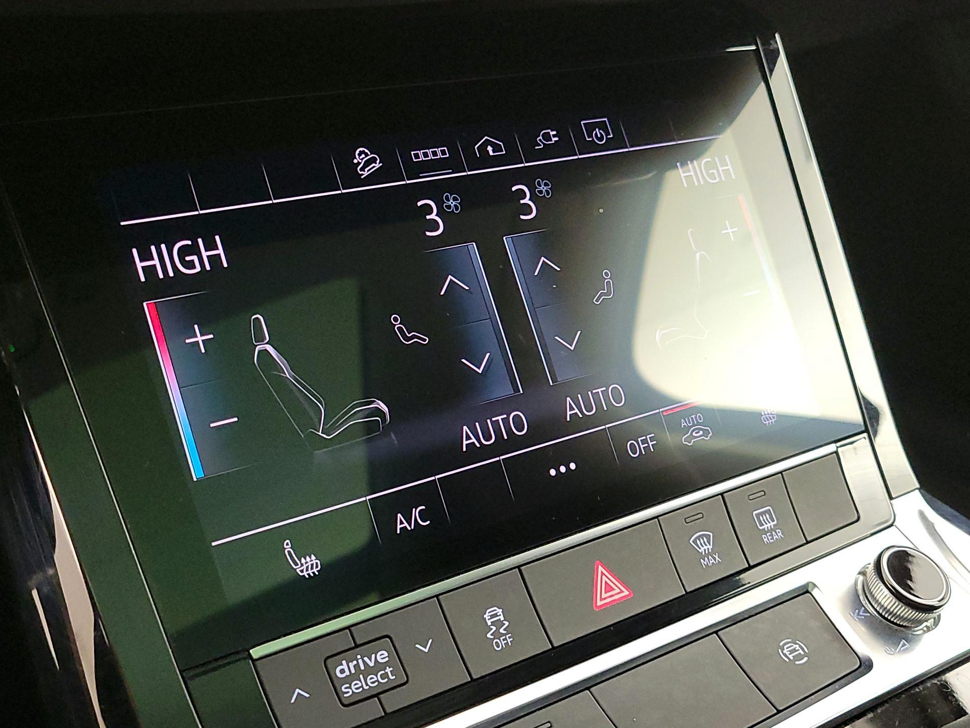 Thumbnail: 2022 Audi e-tron S - 17