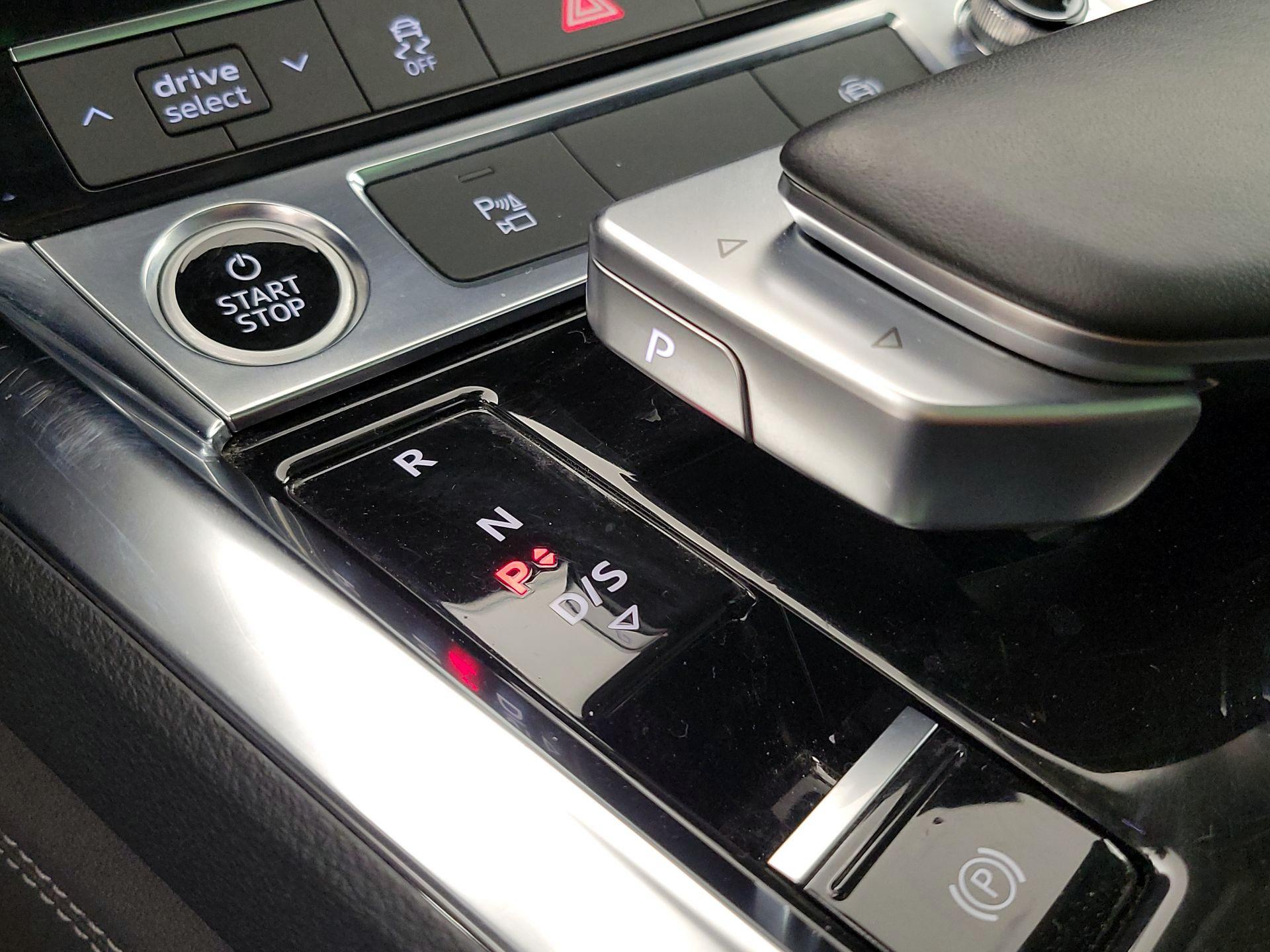 Thumbnail: 2022 Audi e-tron S - 18