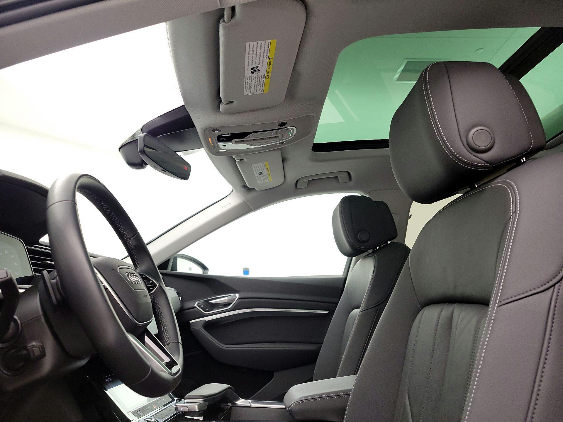 Thumbnail: 2022 Audi e-tron S - 20