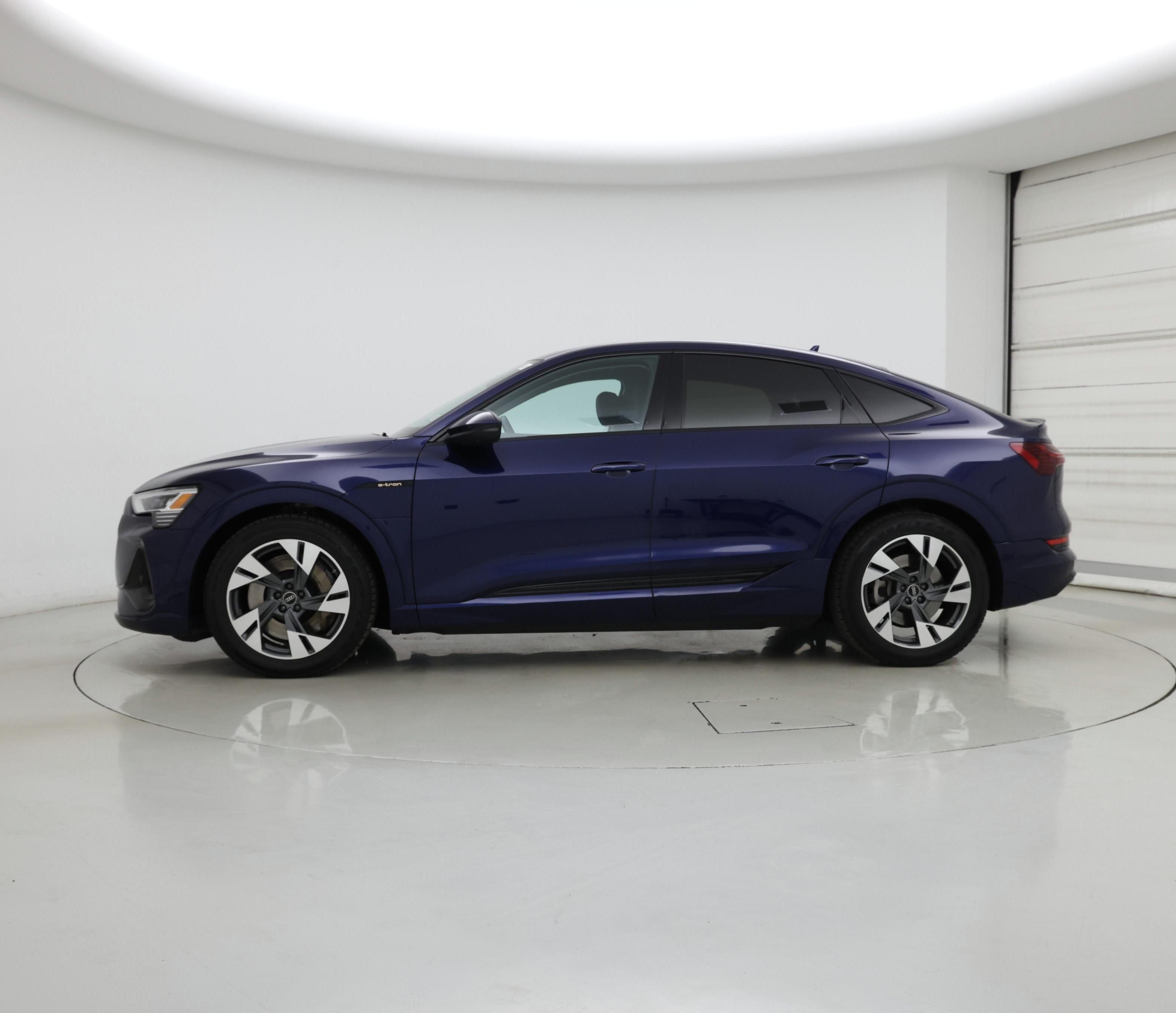 Thumbnail: 2022 Audi e-tron S - 3