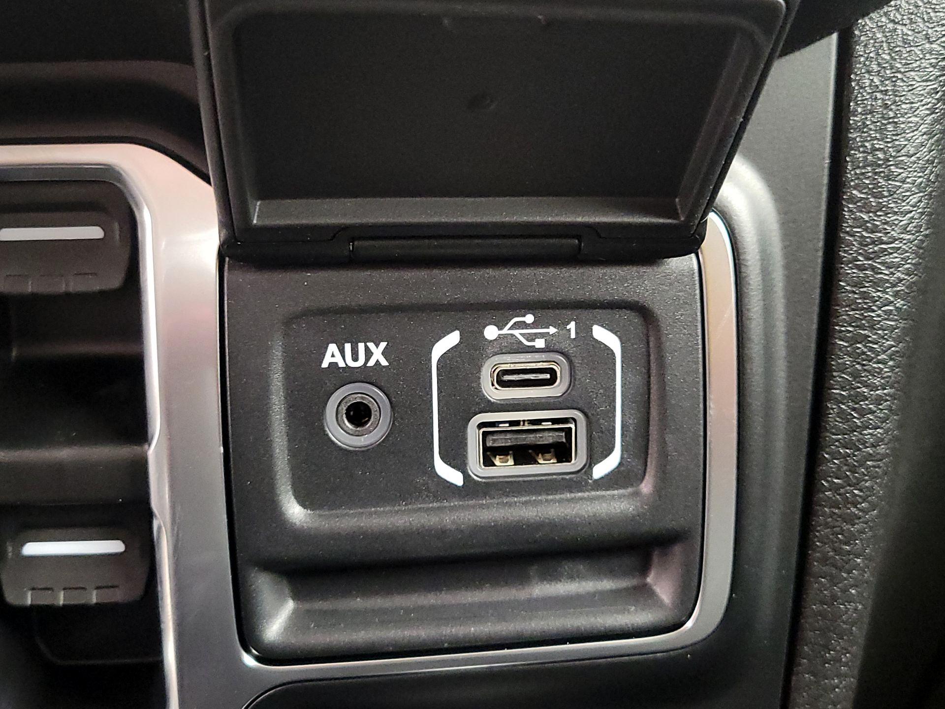 Thumbnail: 2025 Jeep Wrangler - 18