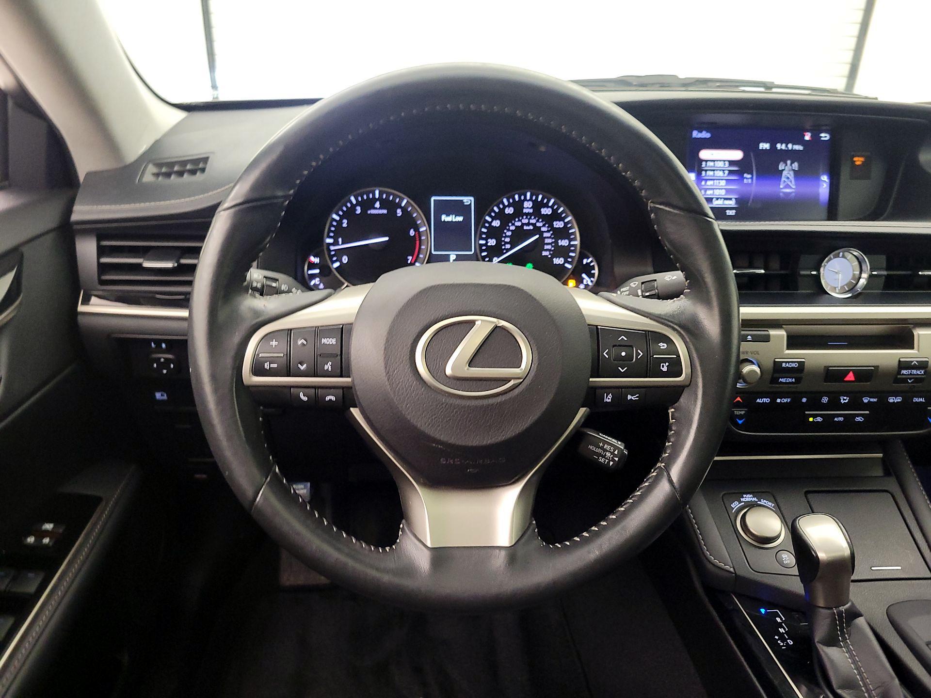 Thumbnail: 2018 Lexus ES - 10