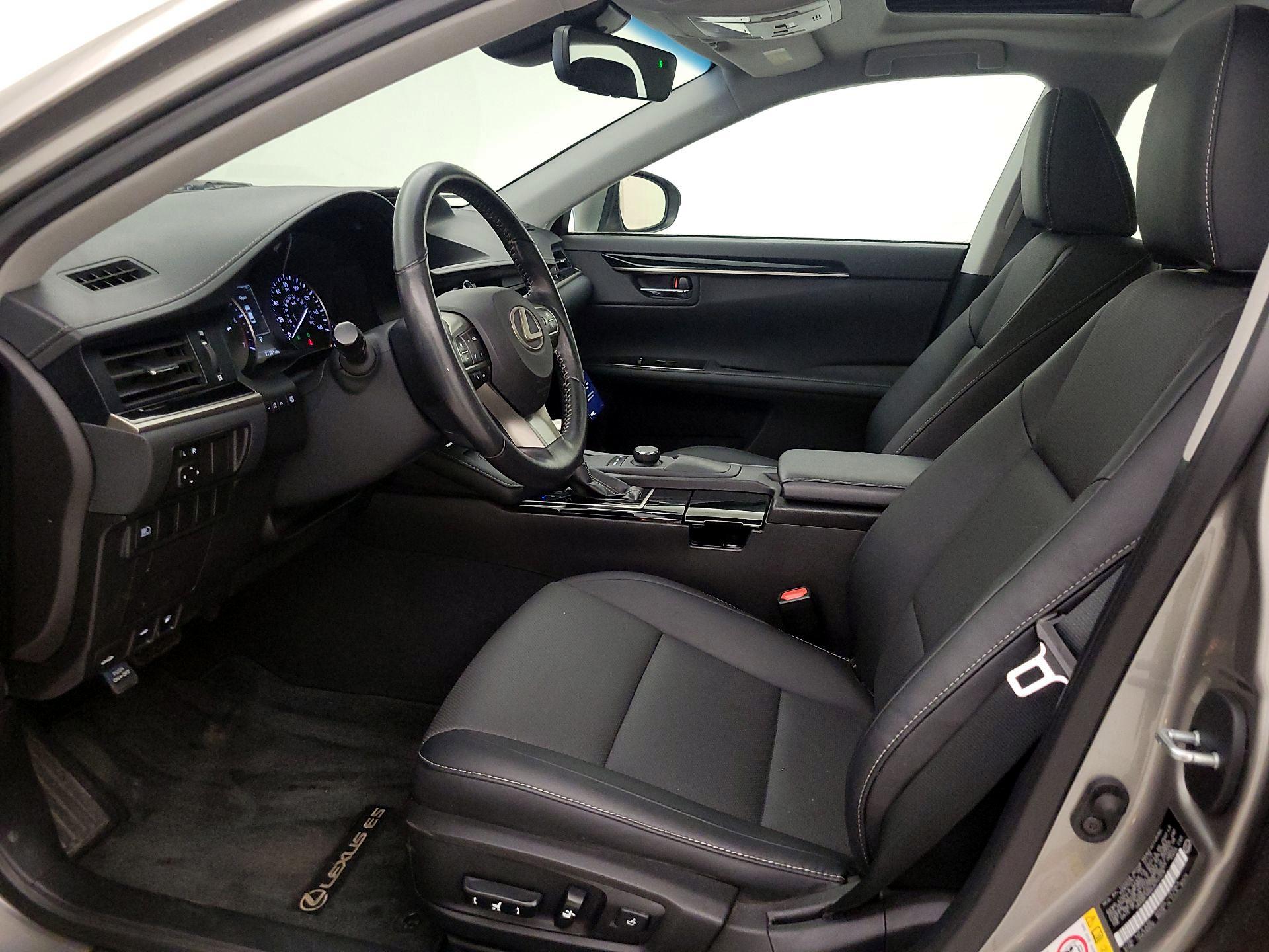 Thumbnail: 2018 Lexus ES - 11