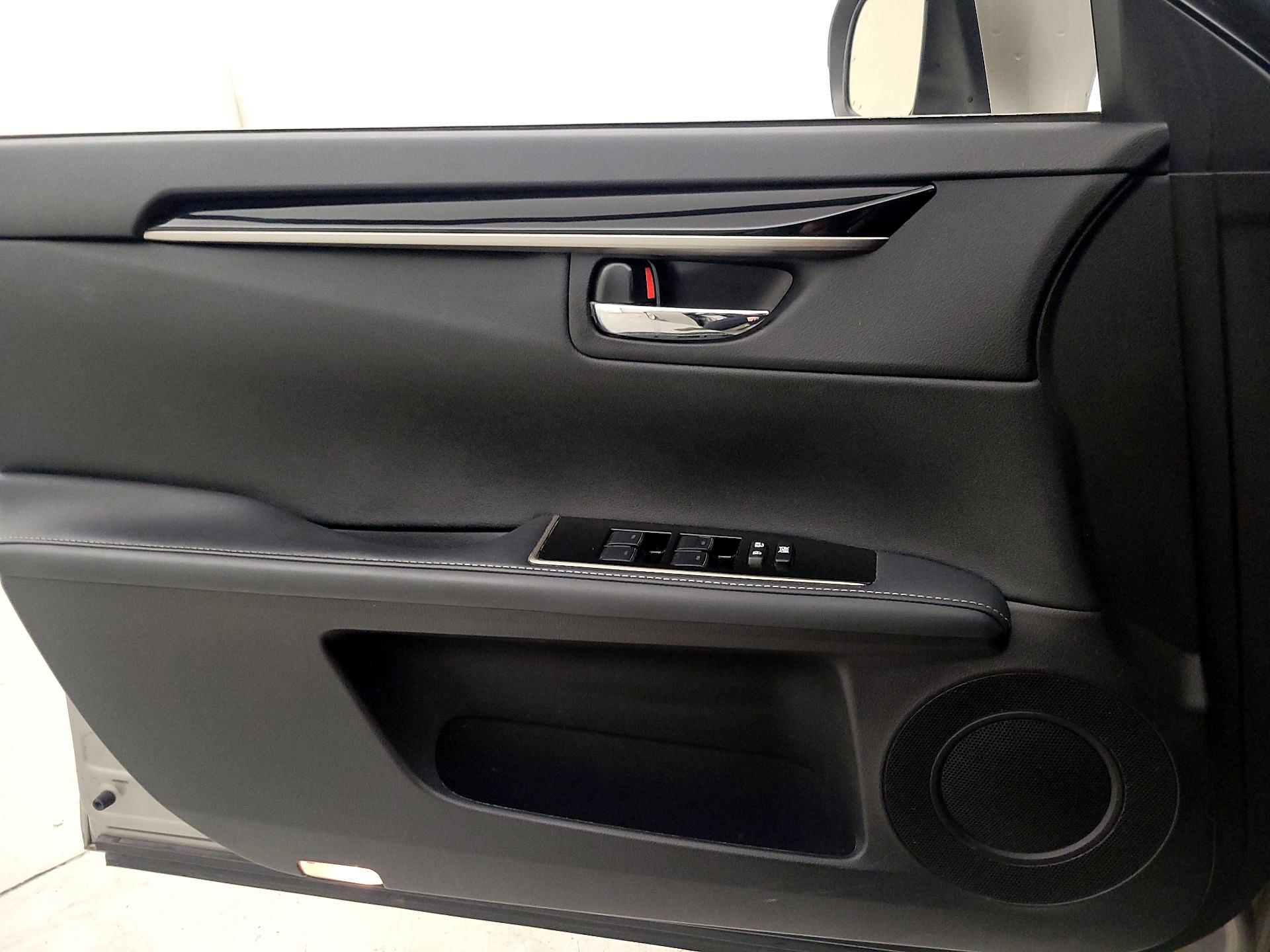 Thumbnail: 2018 Lexus ES - 12