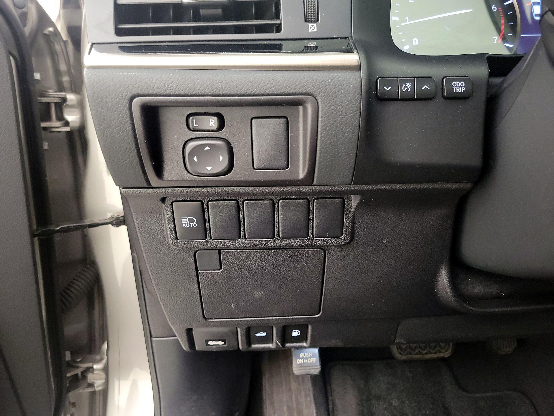 Thumbnail: 2018 Lexus ES - 13