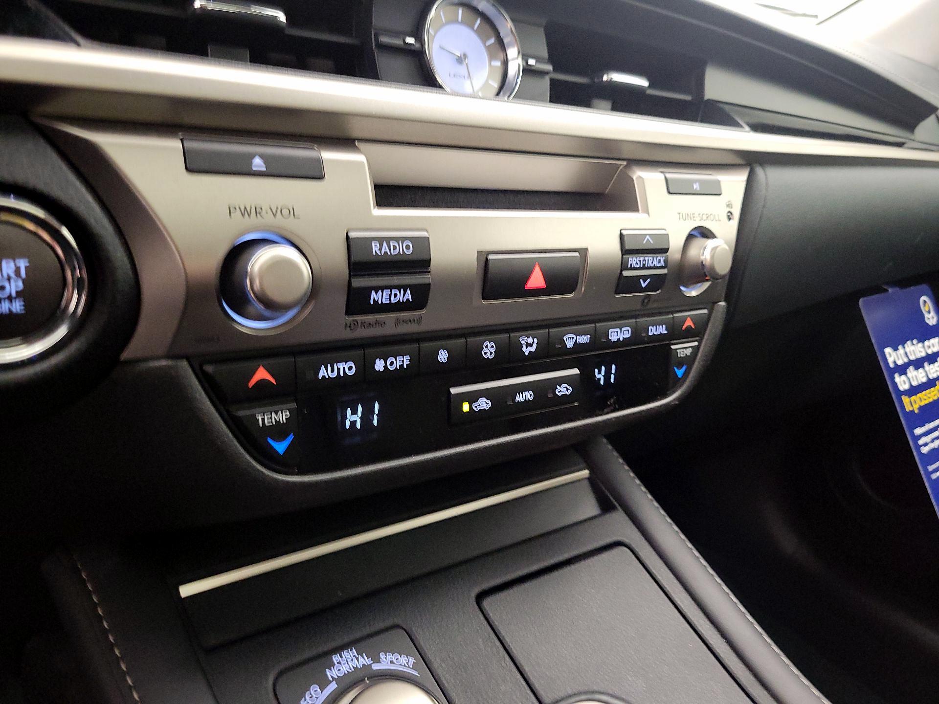 Thumbnail: 2018 Lexus ES - 16