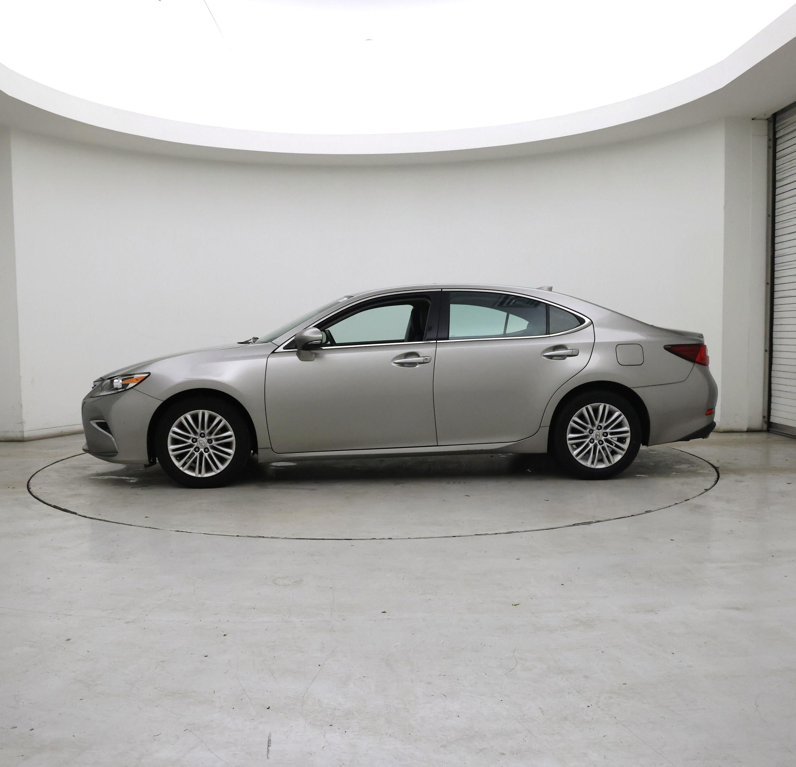 Thumbnail: 2018 Lexus ES - 3