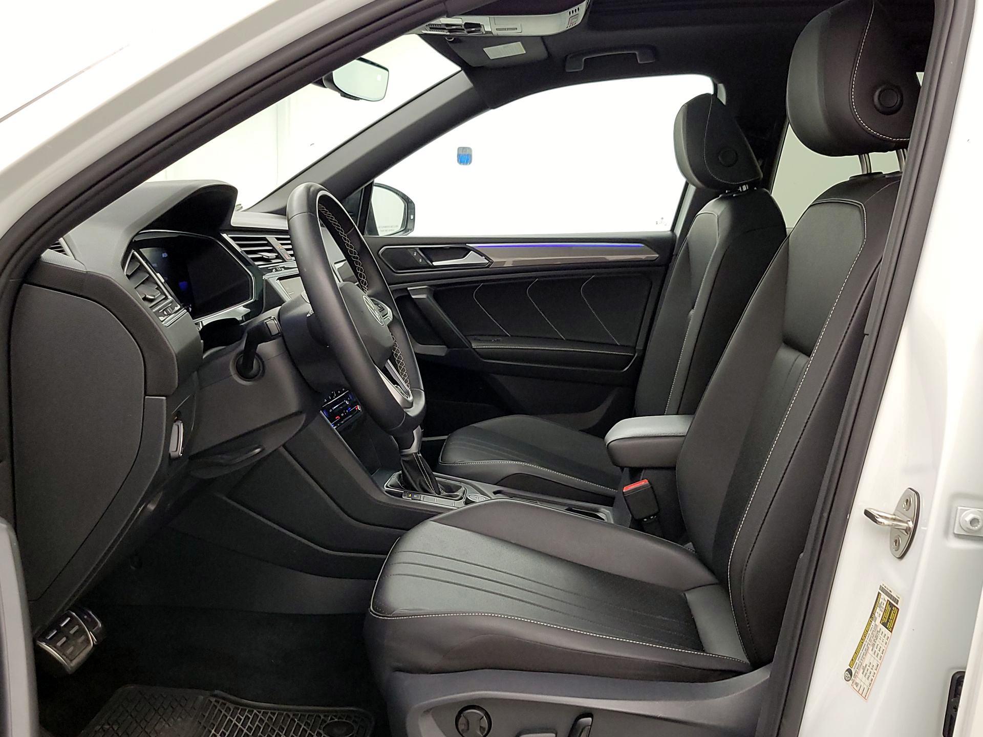 Thumbnail: 2023 Volkswagen Tiguan - 11