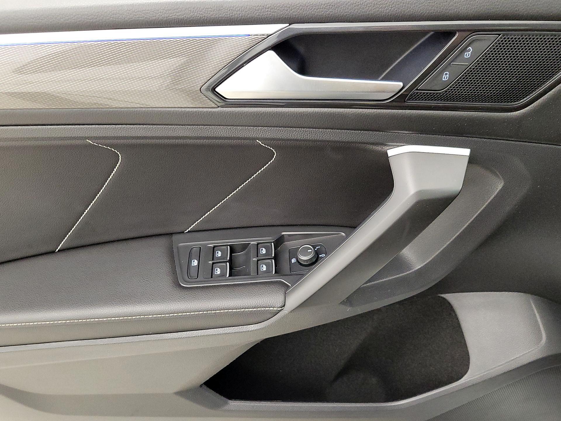 Thumbnail: 2023 Volkswagen Tiguan - 12