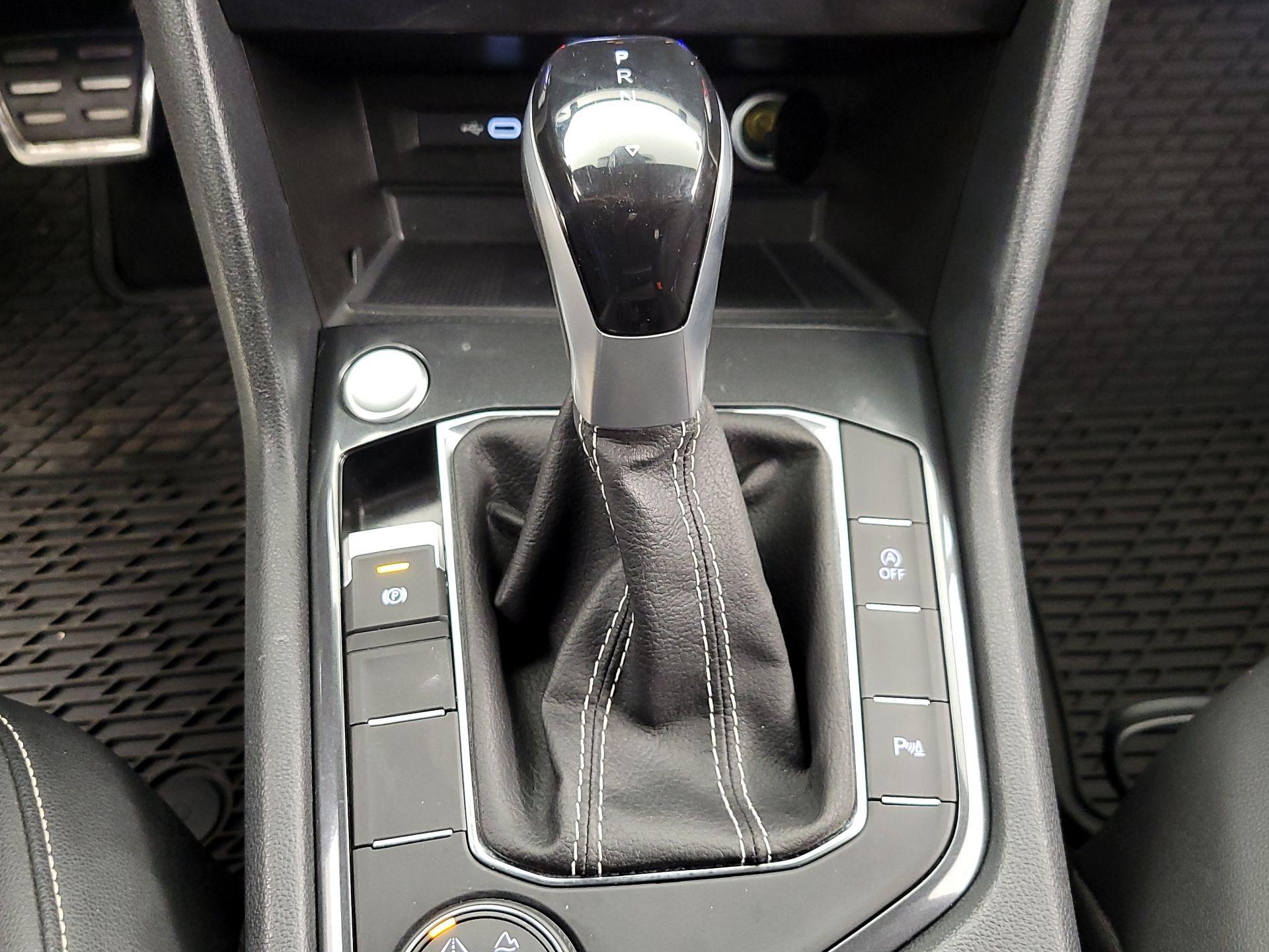 Thumbnail: 2023 Volkswagen Tiguan - 17