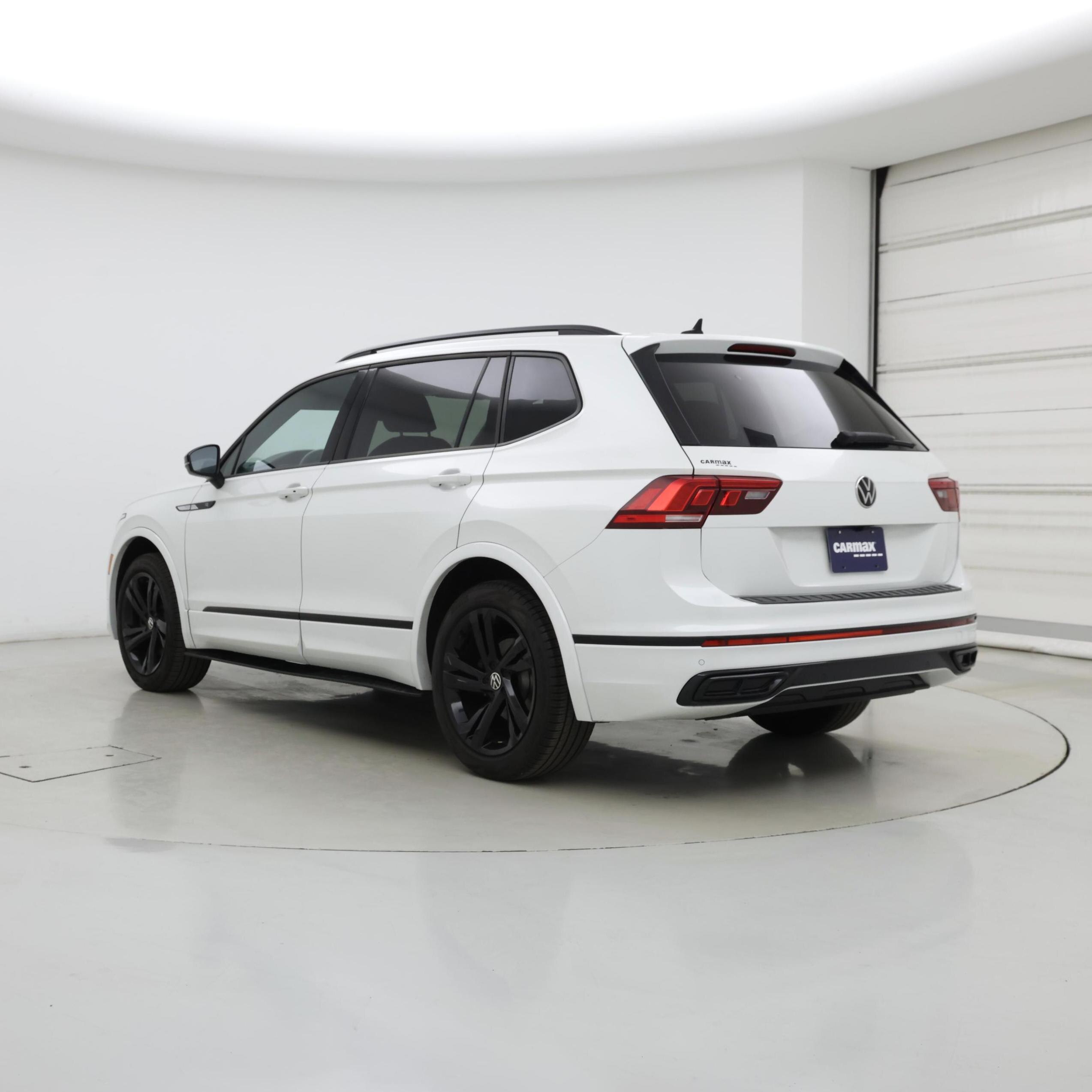 Thumbnail: 2023 Volkswagen Tiguan - 2