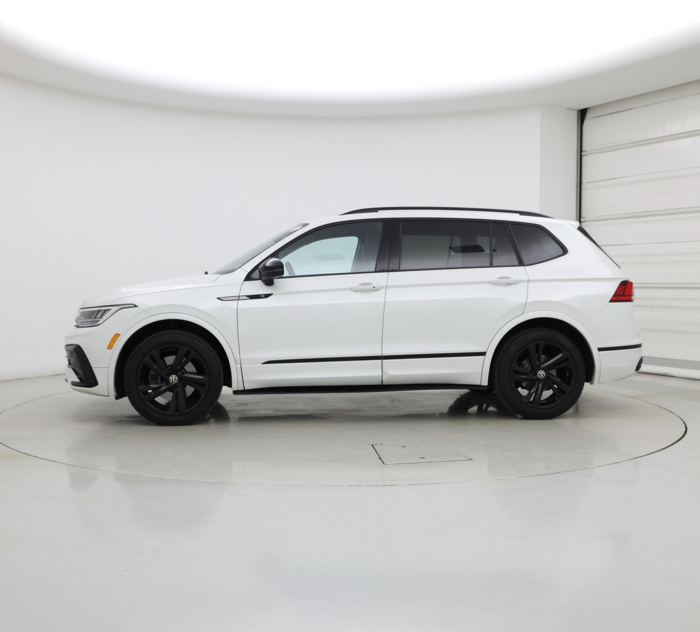 Thumbnail: 2023 Volkswagen Tiguan - 3