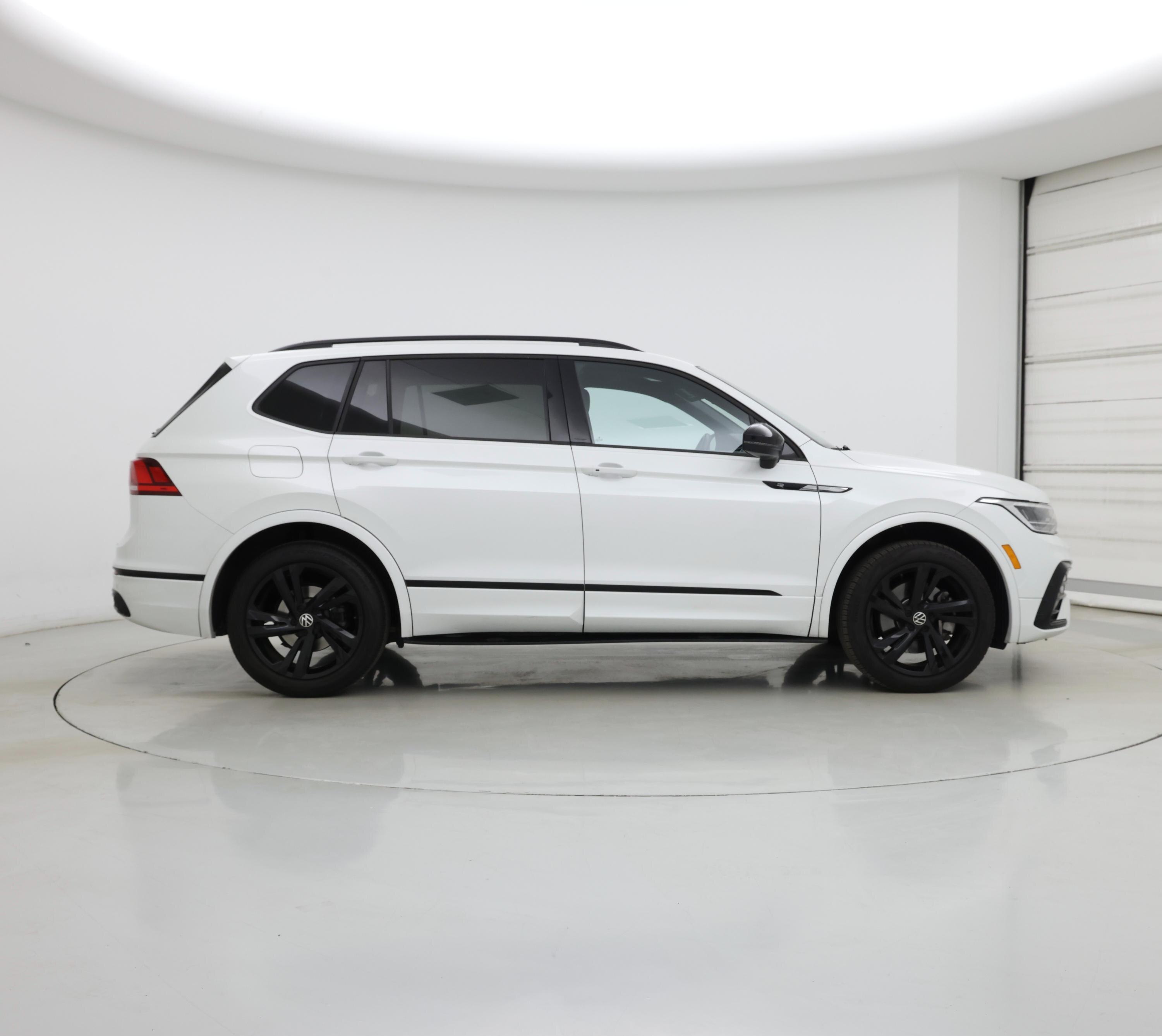 Thumbnail: 2023 Volkswagen Tiguan - 7