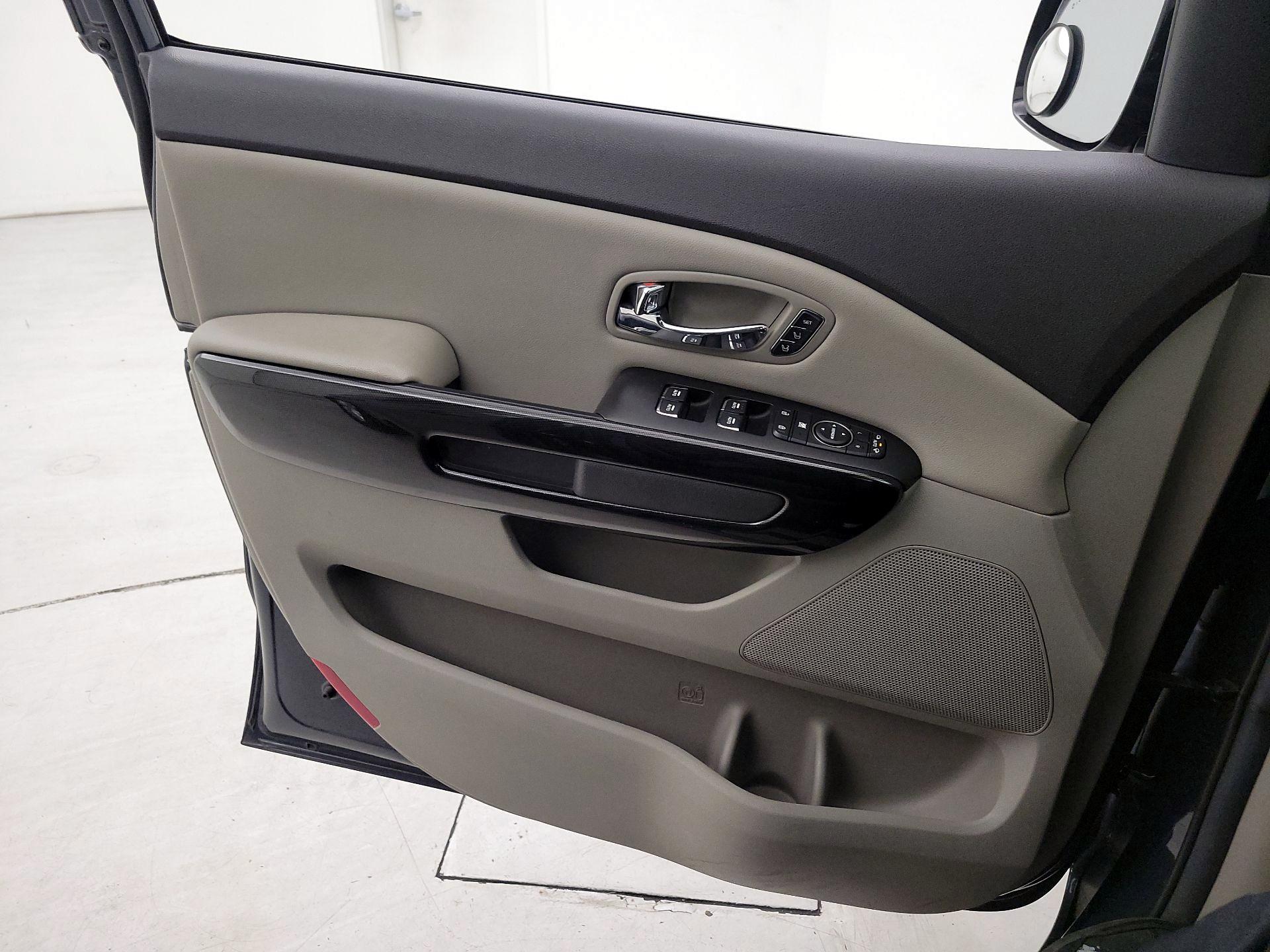 Thumbnail: 2017 Kia Sedona - 12