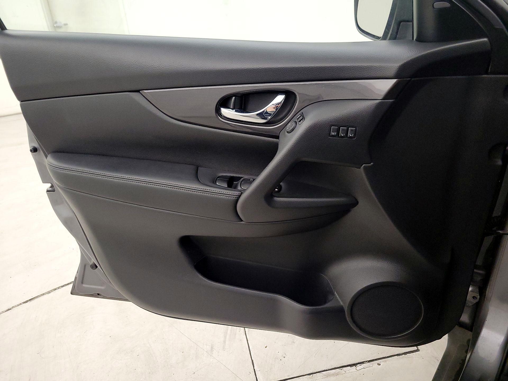 Thumbnail: 2018 Nissan Rogue - 12