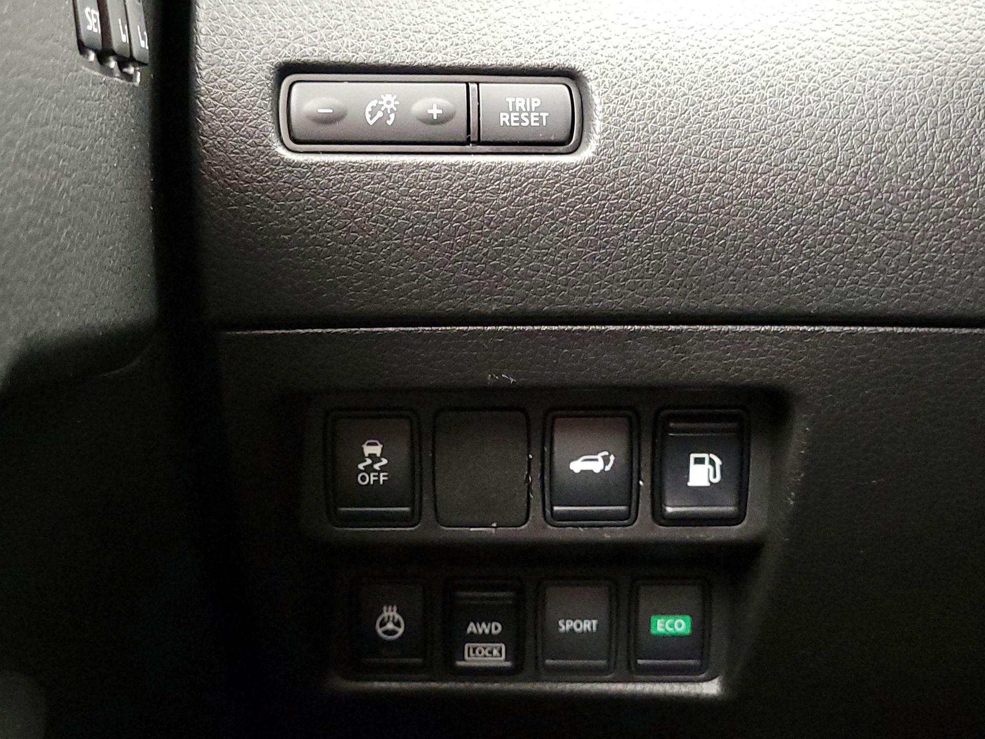 Thumbnail: 2018 Nissan Rogue - 13