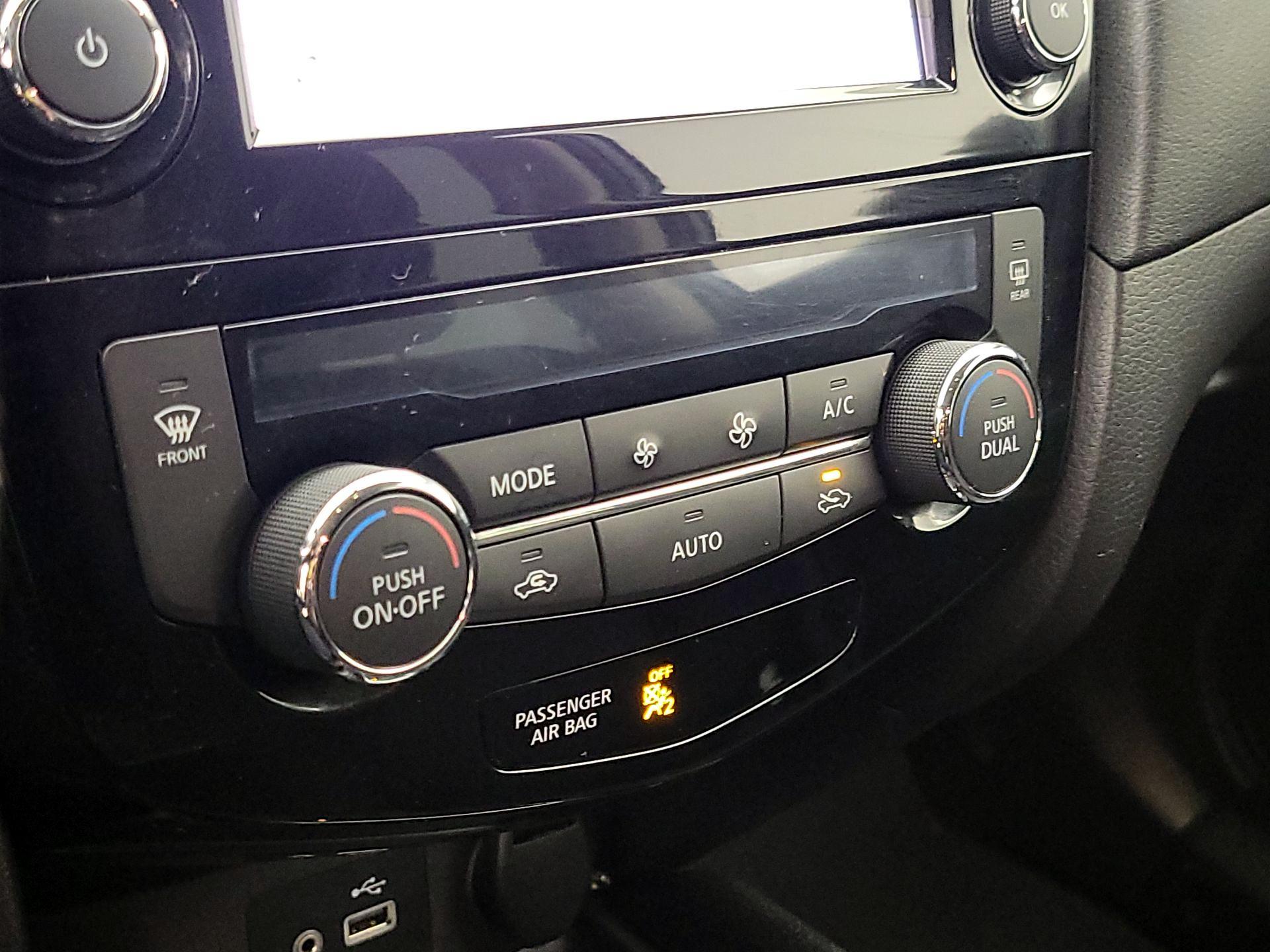 Thumbnail: 2018 Nissan Rogue - 17