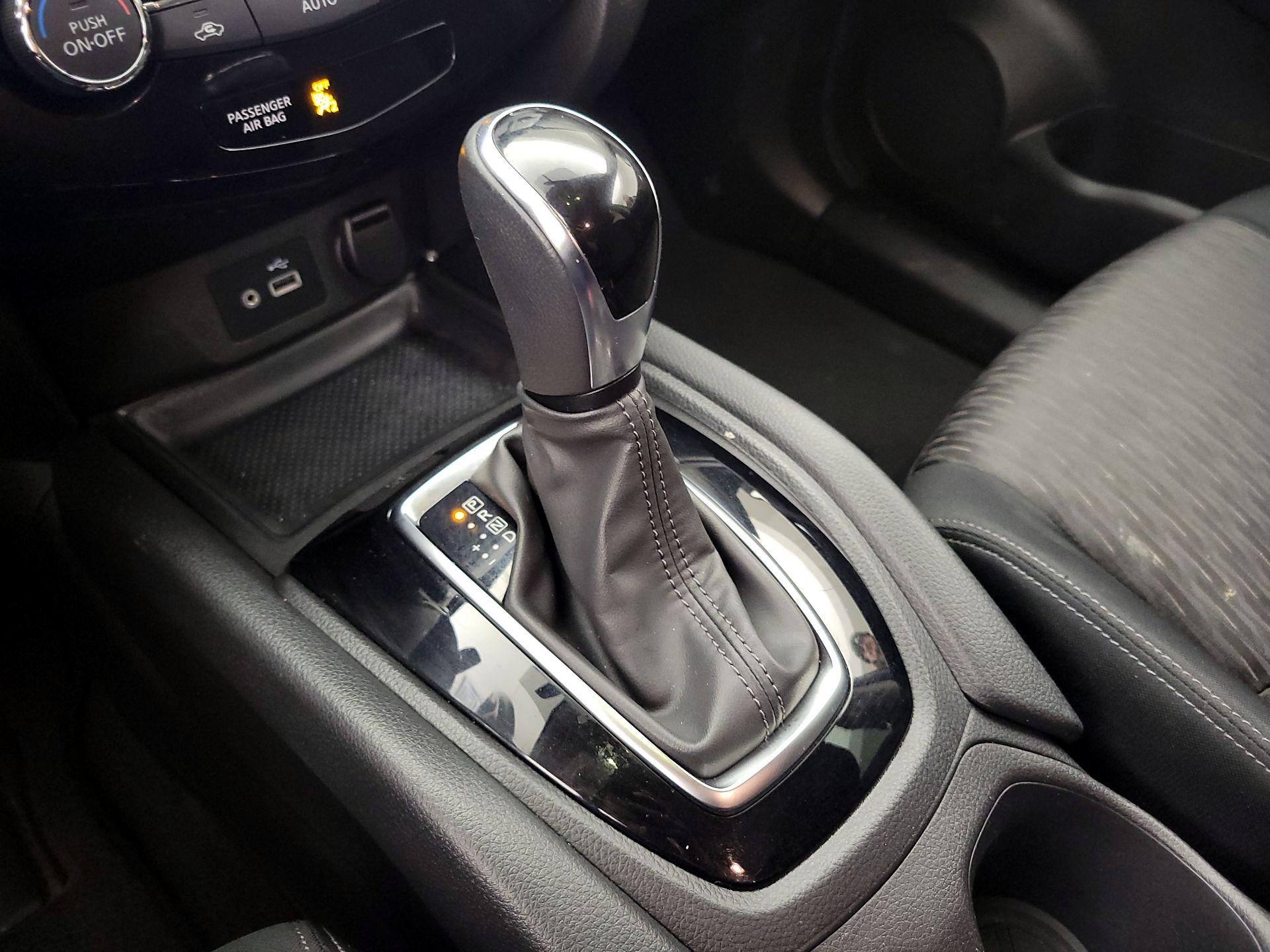 Thumbnail: 2018 Nissan Rogue - 18