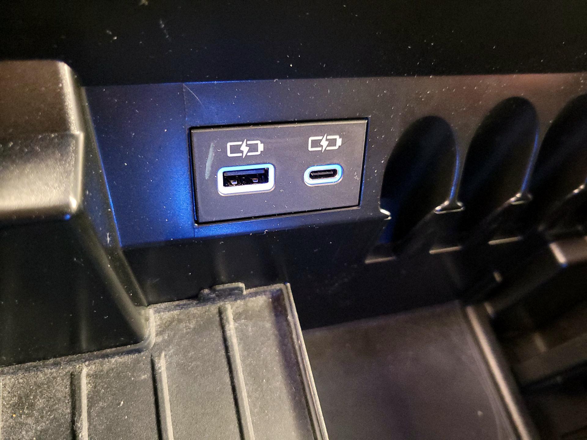 Thumbnail: 2023 Toyota Tundra - 18