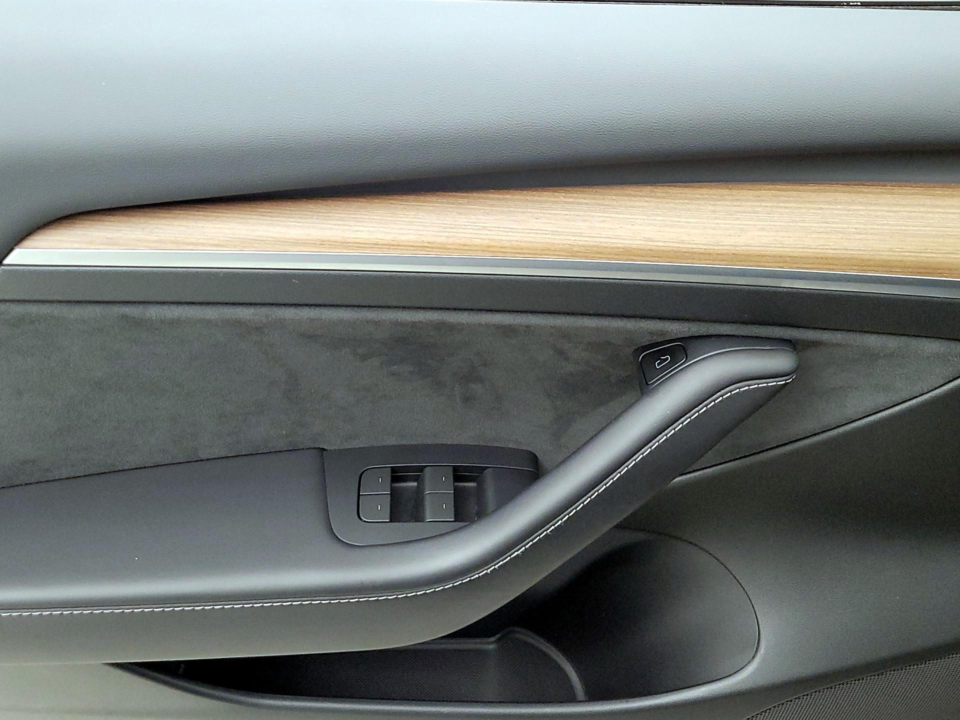 Thumbnail: 2022 Tesla Model 3 - 12