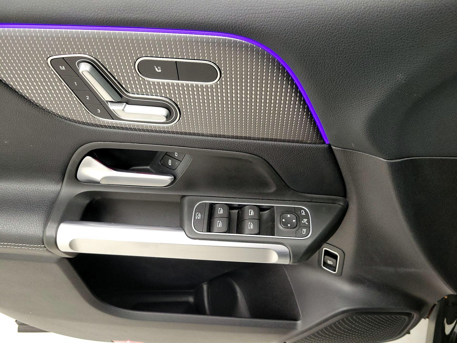 Thumbnail: 2021 Mercedes-Benz GLB - 12