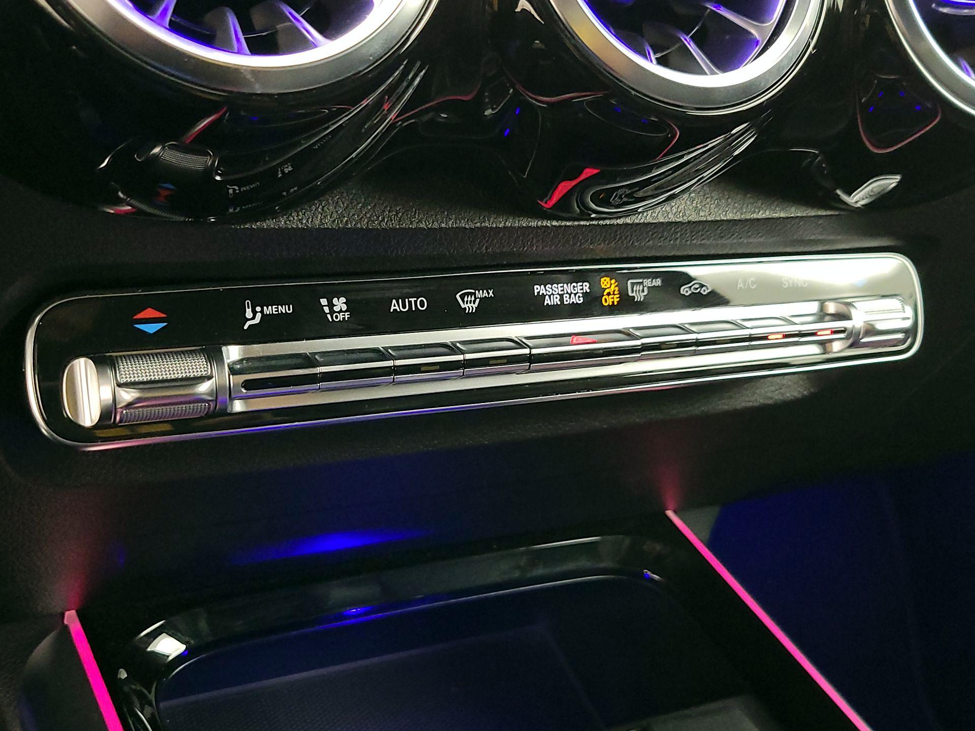 Thumbnail: 2021 Mercedes-Benz GLB - 16