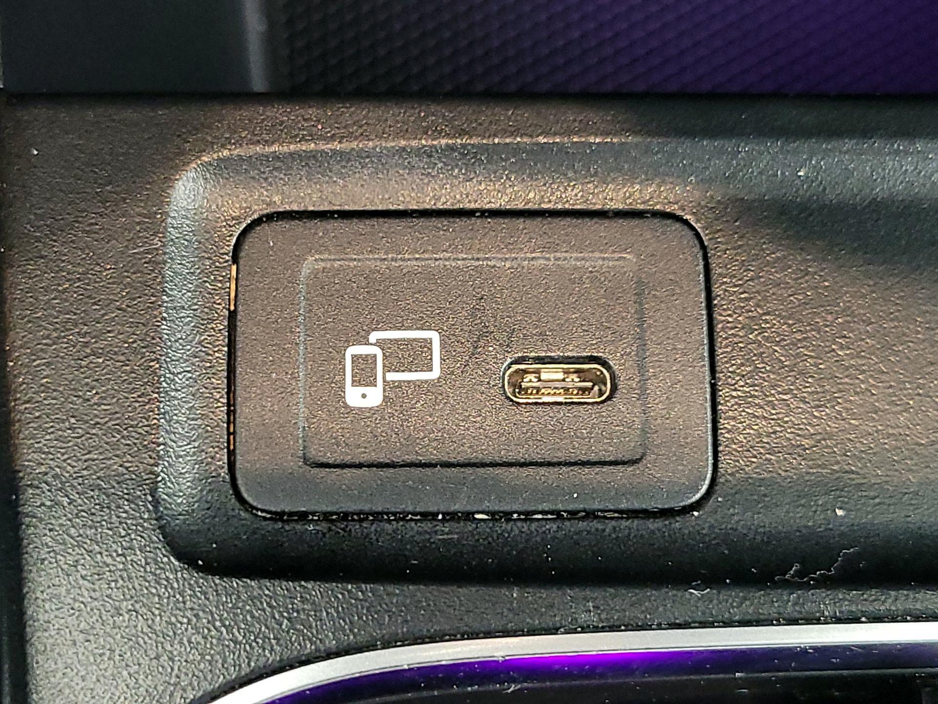 Thumbnail: 2021 Mercedes-Benz GLB - 18