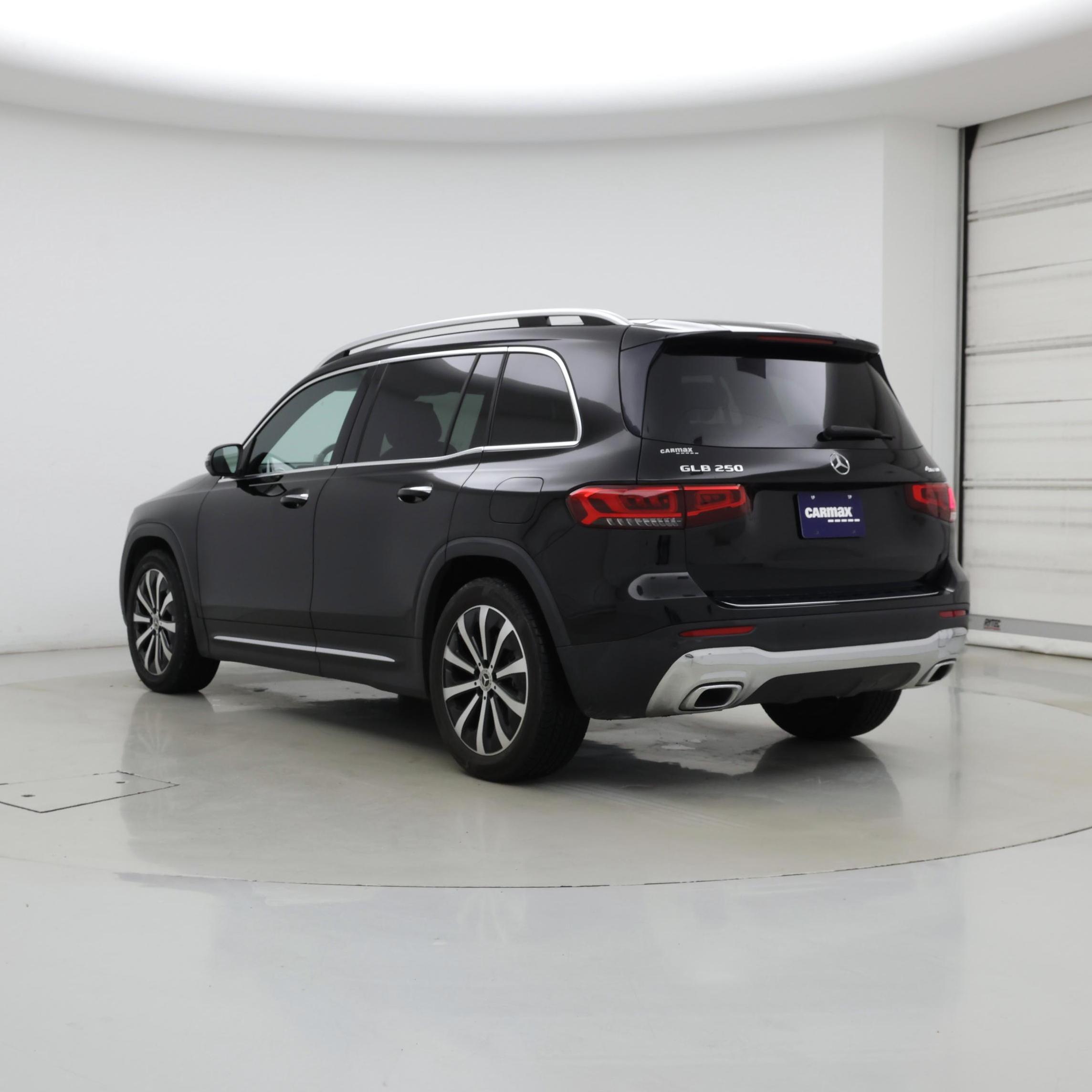 Thumbnail: 2021 Mercedes-Benz GLB - 2