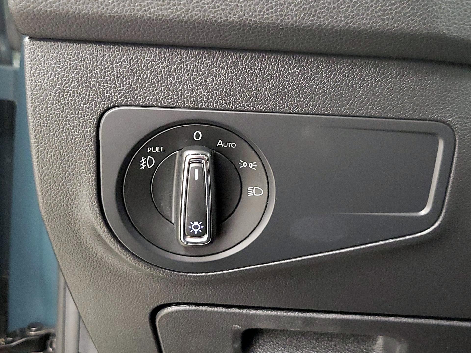 Thumbnail: 2020 Volkswagen Tiguan - 13