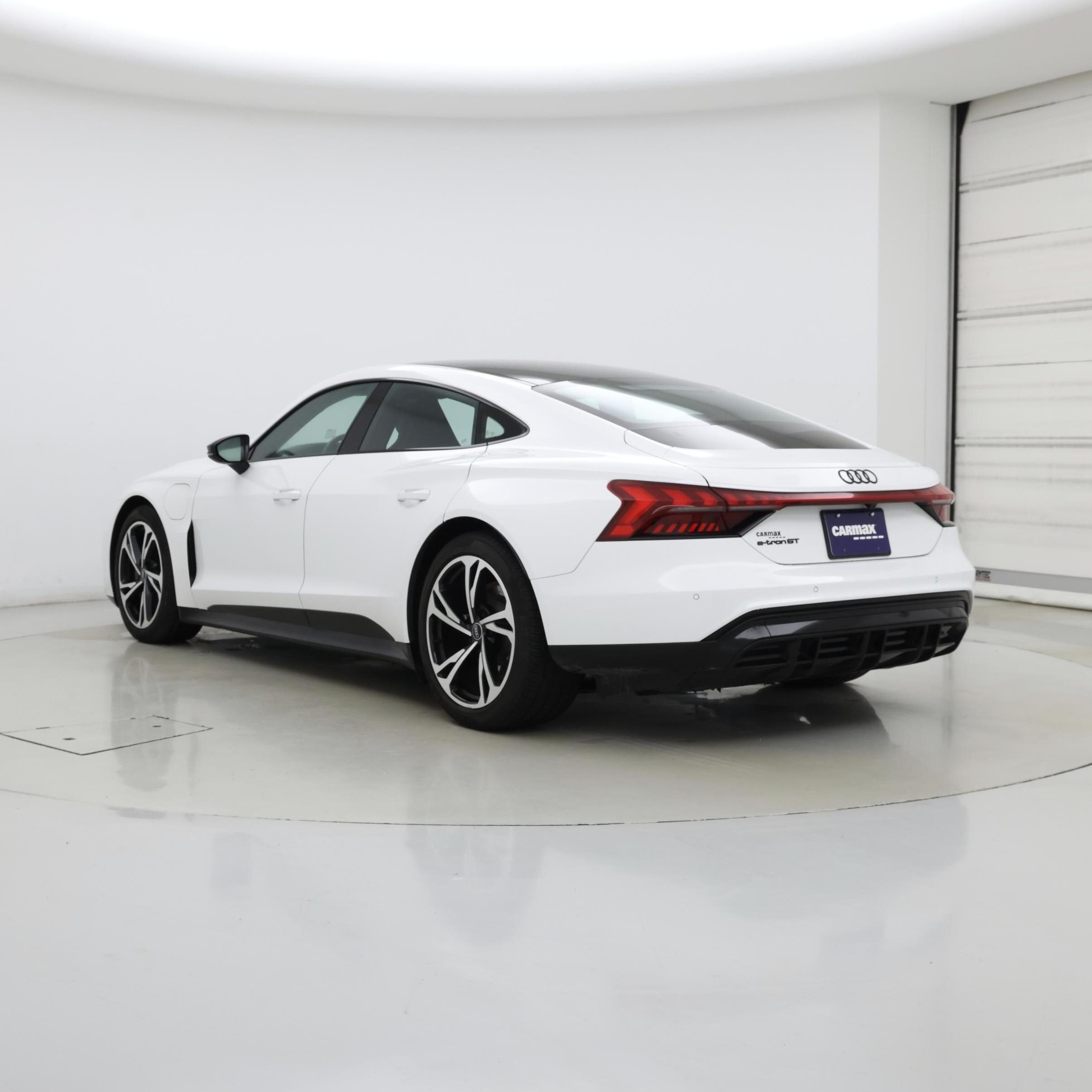 Thumbnail: 2022 Audi e-tron GT - 2