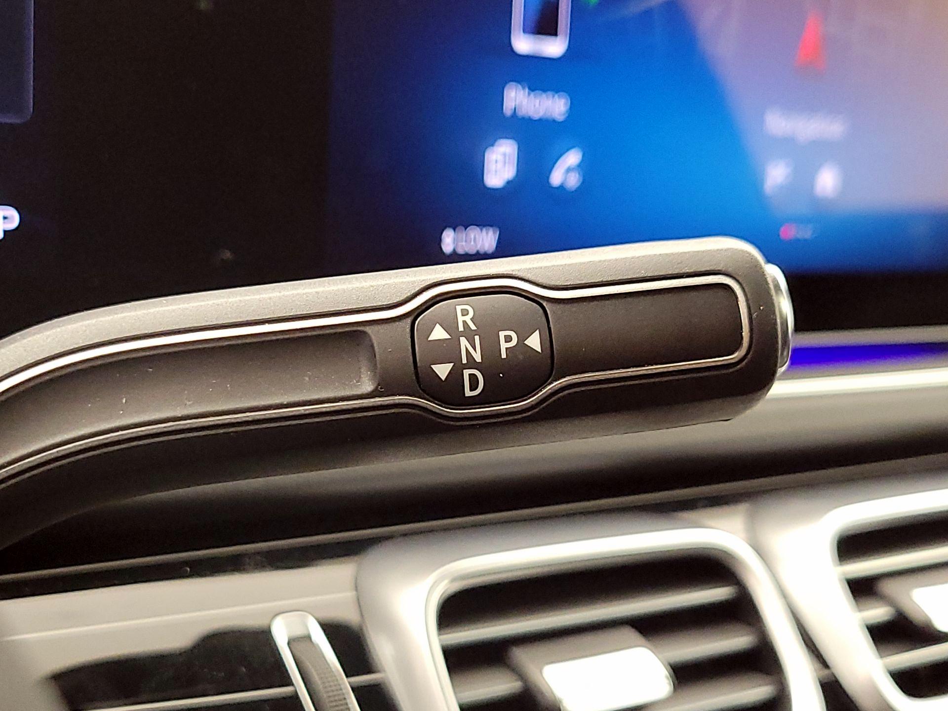 Thumbnail: 2025 Mercedes-Benz GLE - 18