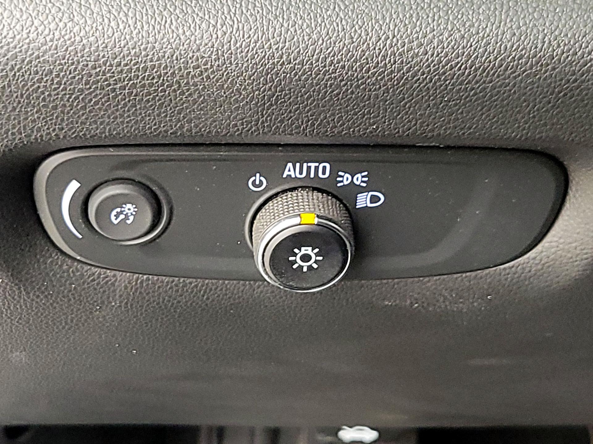 Thumbnail: 2020 Chevrolet Traverse - 13