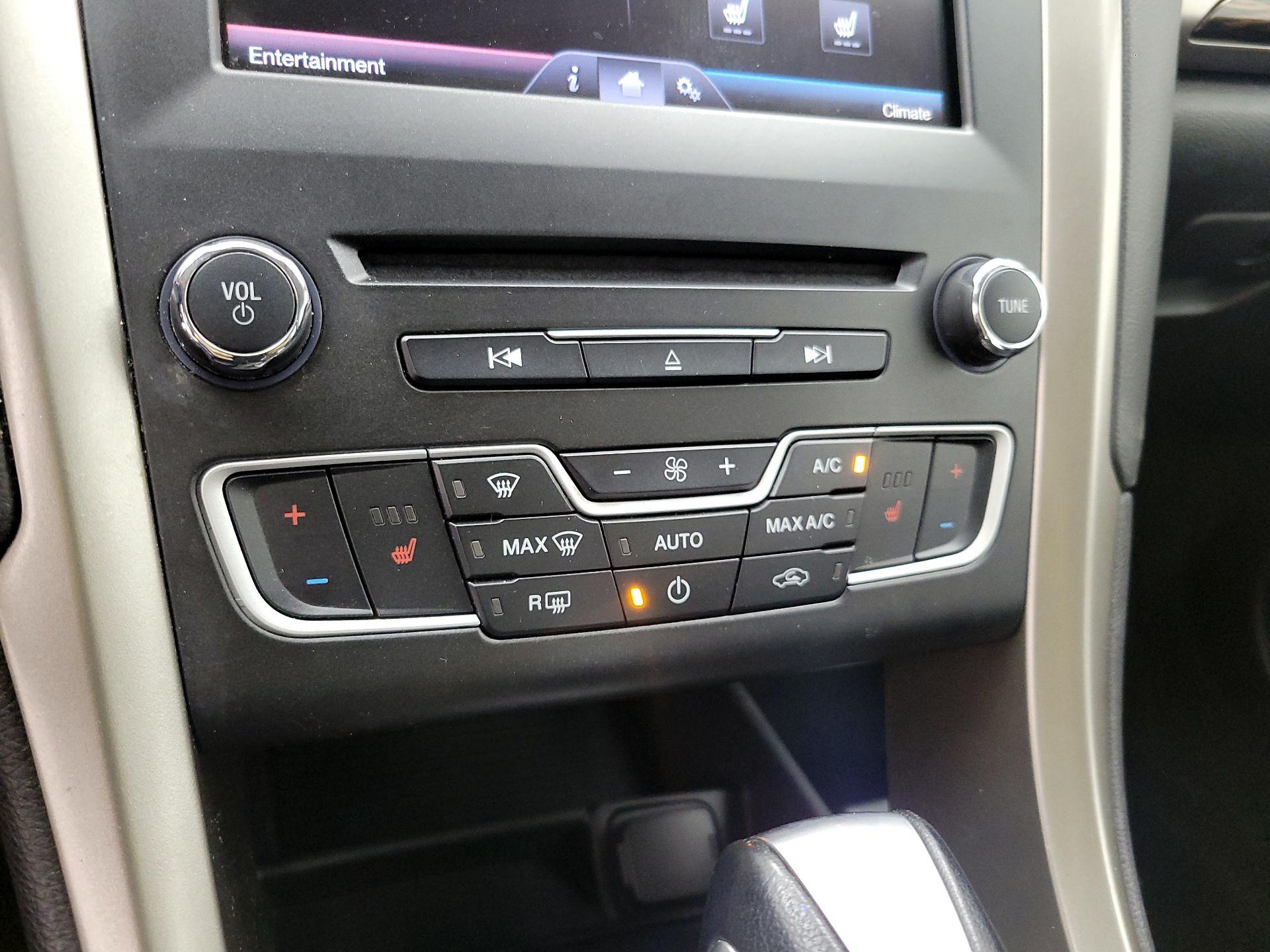 Thumbnail: 2016 Ford Fusion - 16