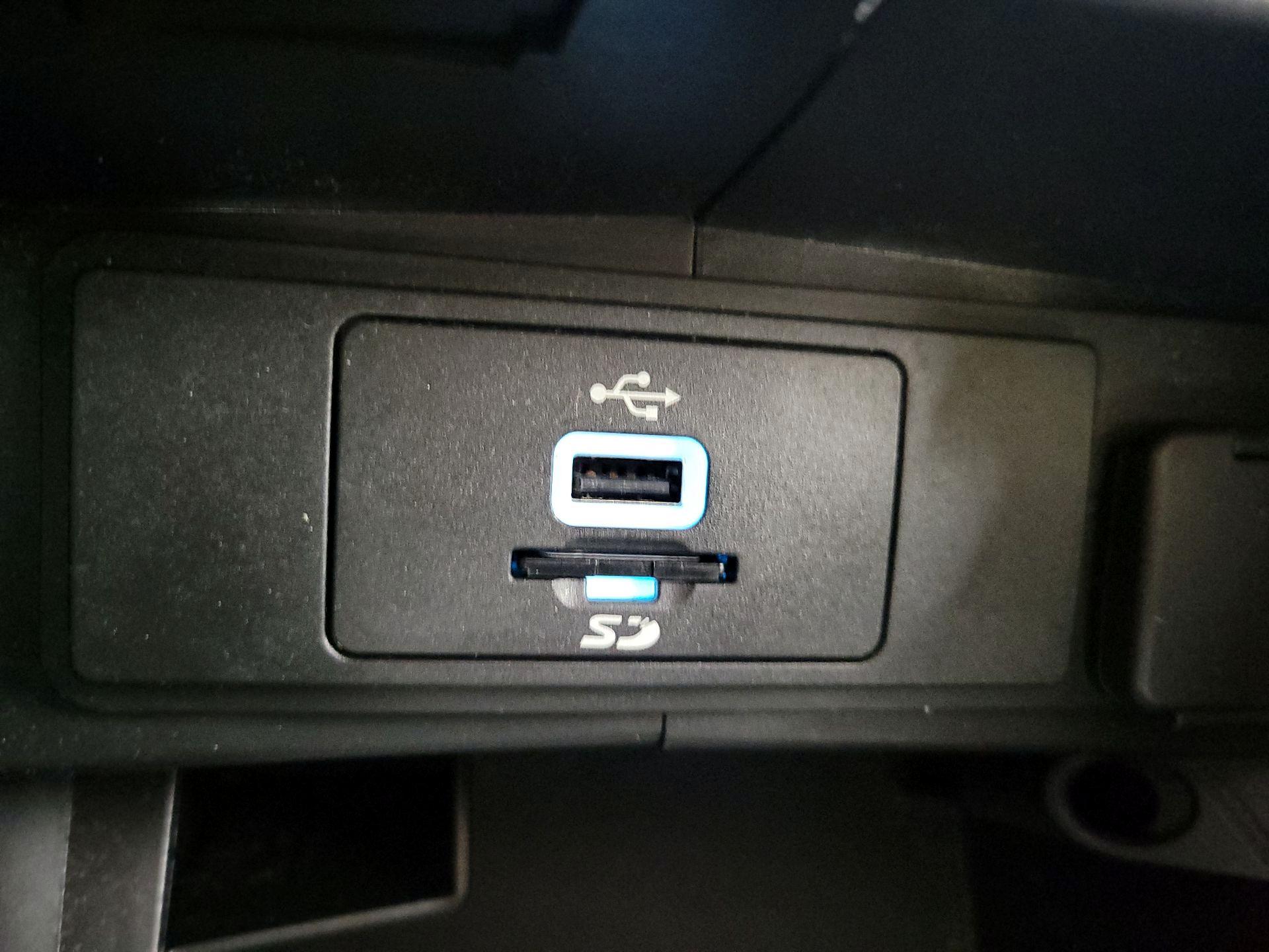 Thumbnail: 2016 Ford Fusion - 18