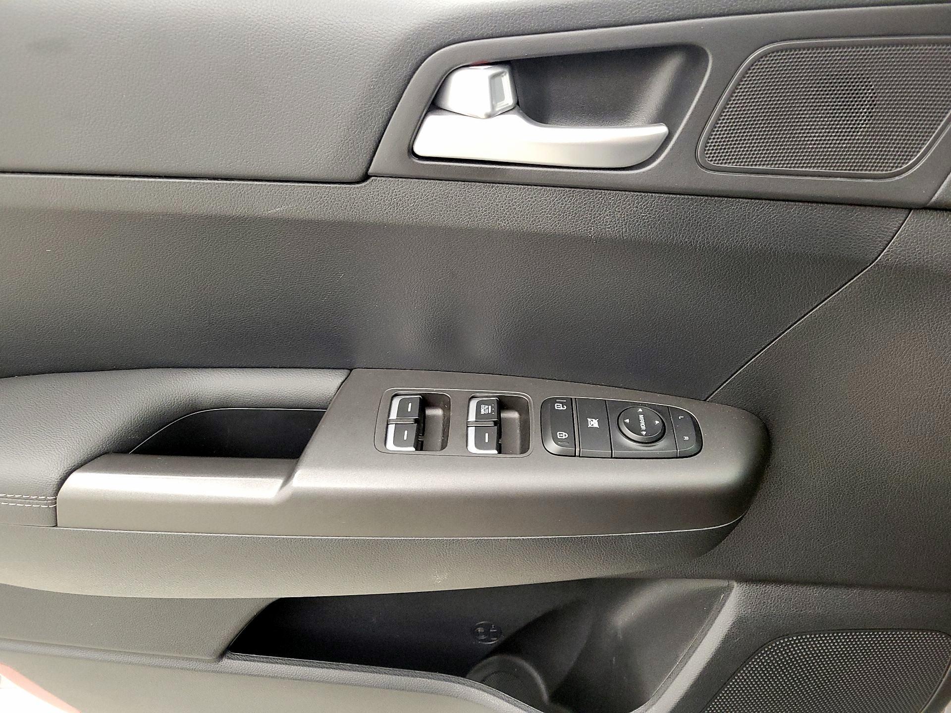 Thumbnail: 2022 Kia Sportage - 12