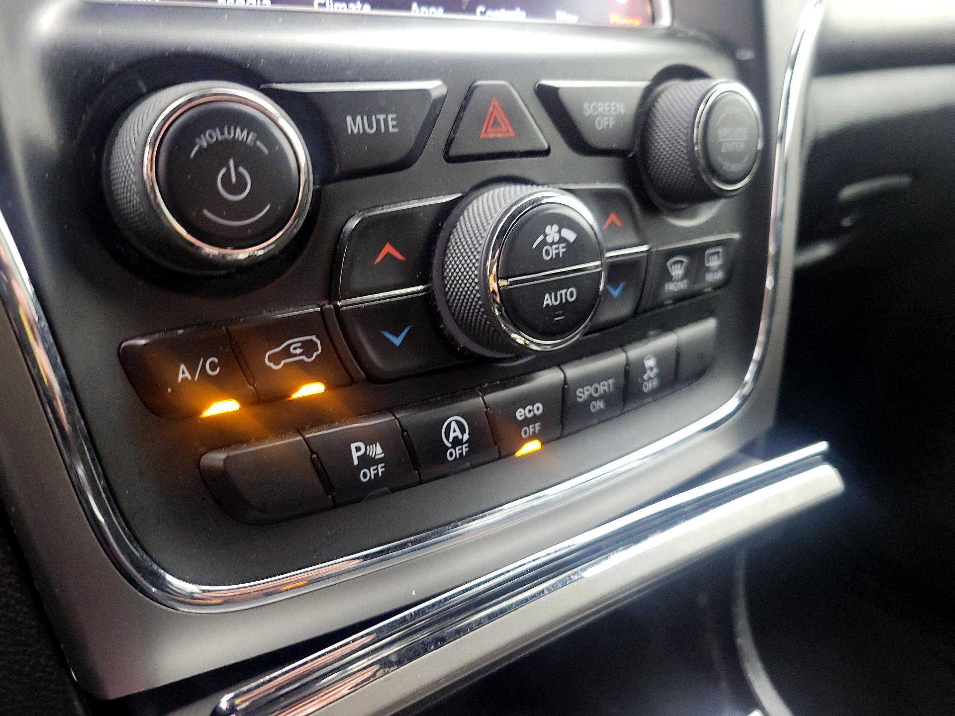 Thumbnail: 2018 Jeep Grand Cherokee - 17