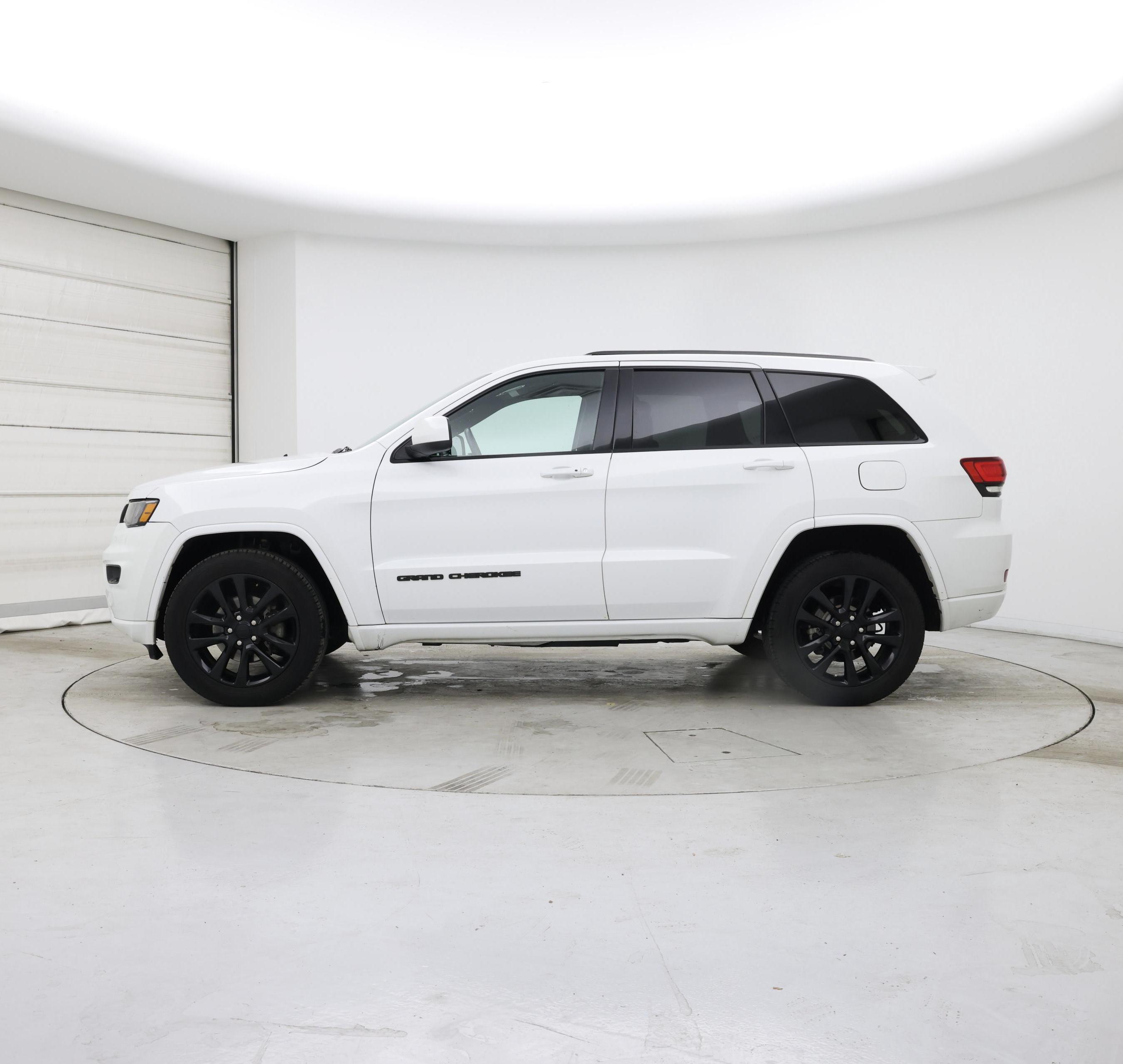 Thumbnail: 2018 Jeep Grand Cherokee - 3