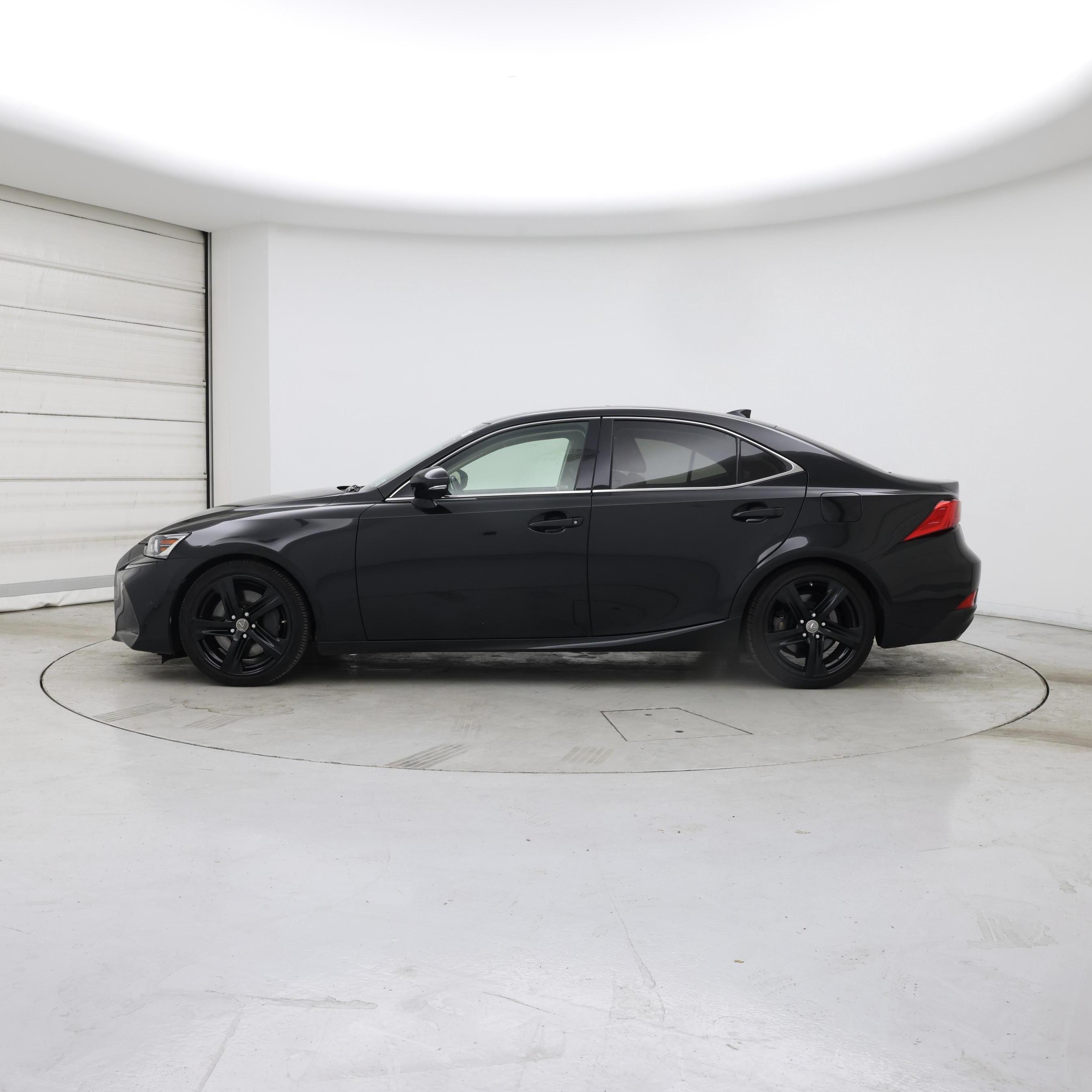 Thumbnail: 2019 Lexus IS - 3