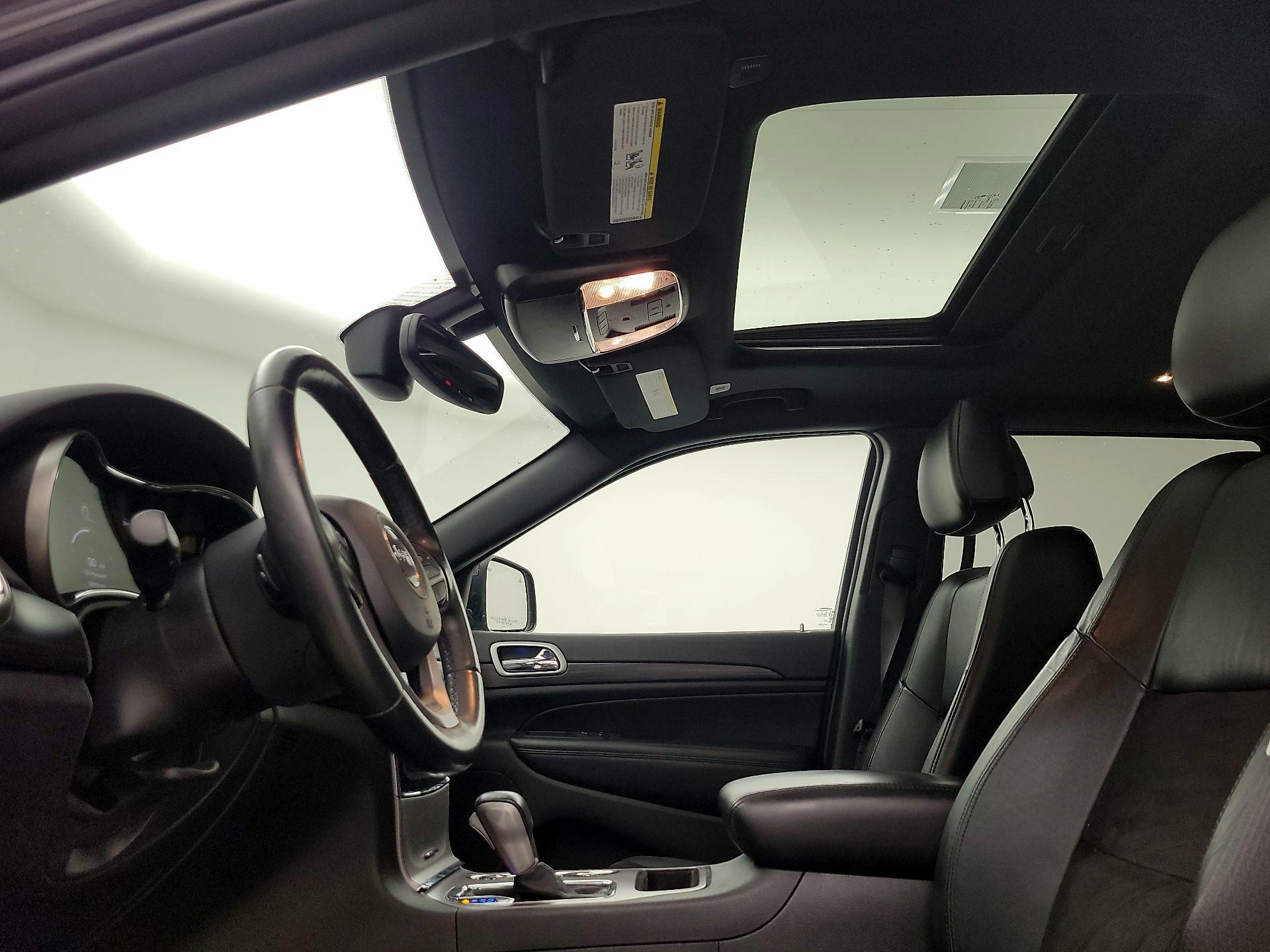 Thumbnail: 2020 Jeep Grand Cherokee - 20