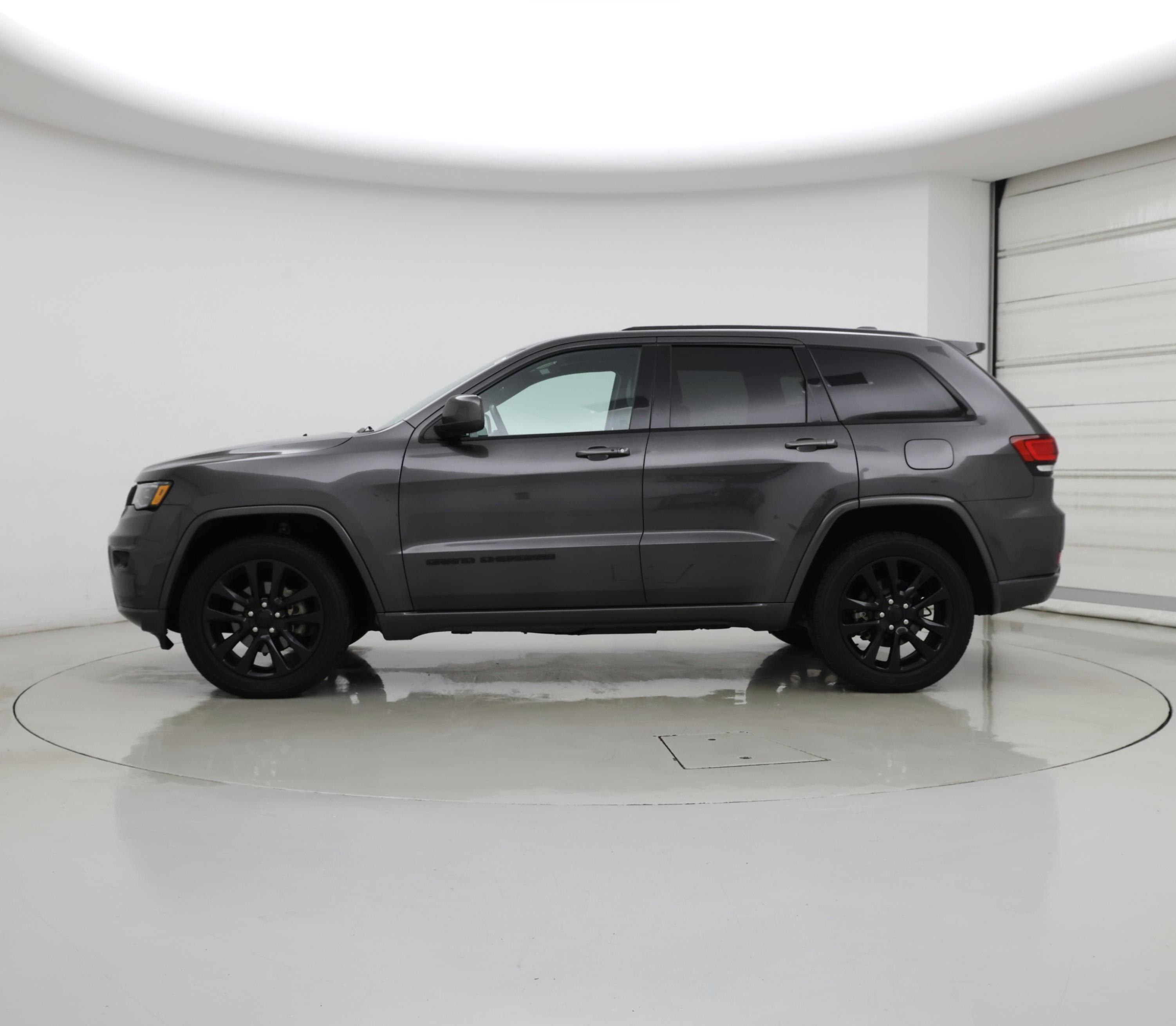 Thumbnail: 2020 Jeep Grand Cherokee - 3