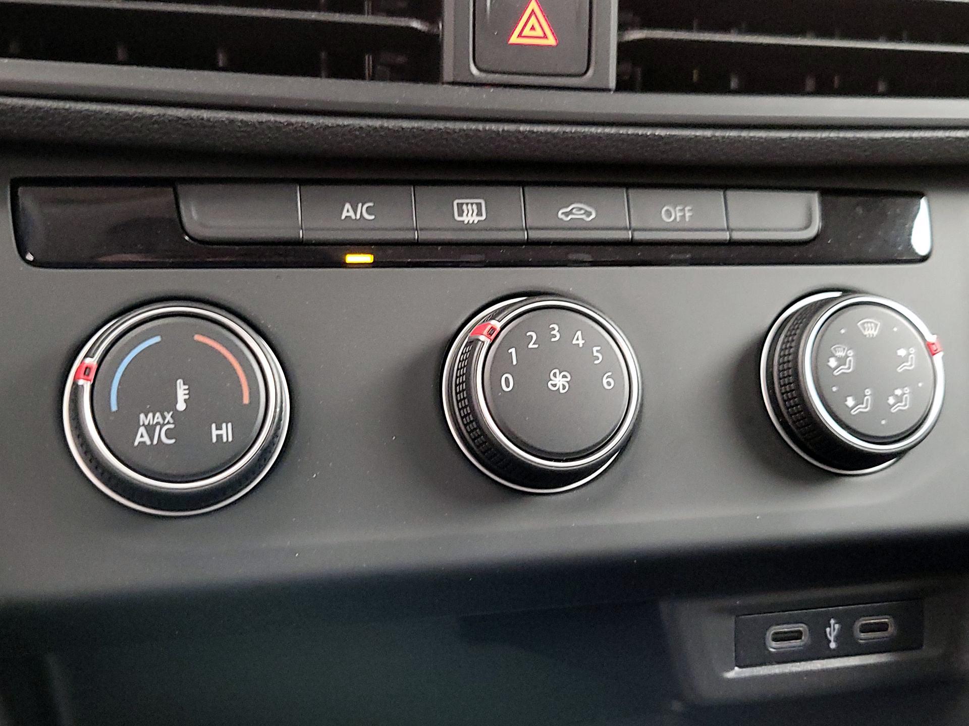 Thumbnail: 2023 Volkswagen Jetta - 16